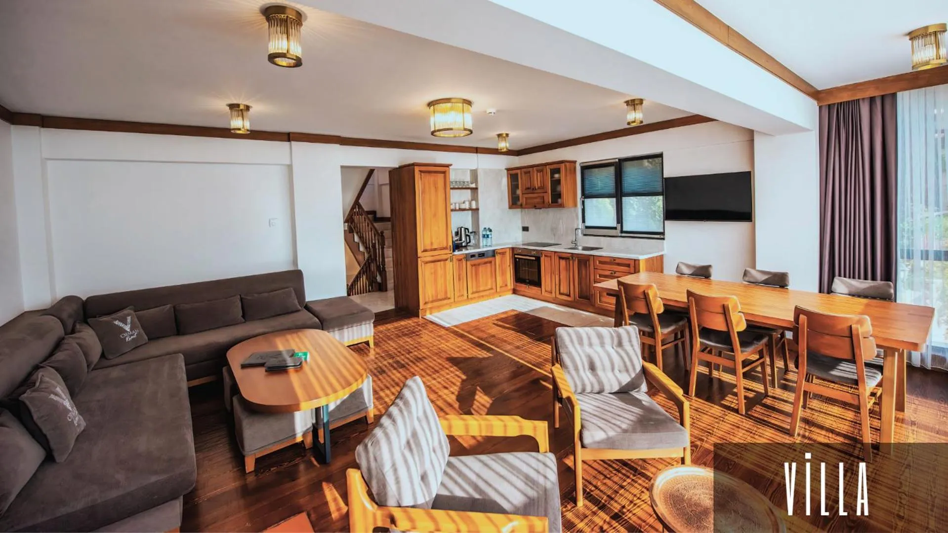 Communal lounge/ TV room in V Orman Resort