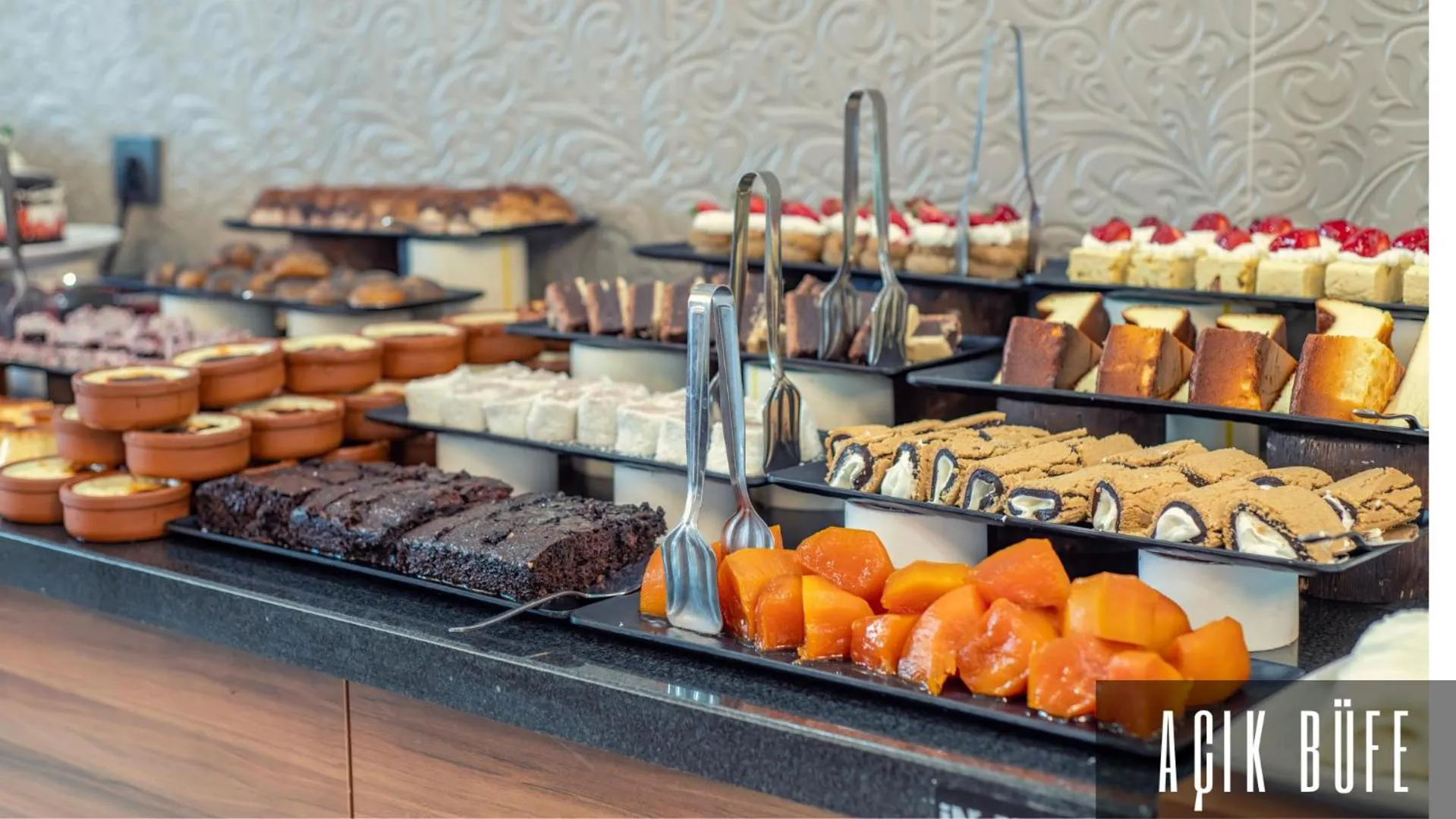 Restaurant/places to eat in V Orman Resort