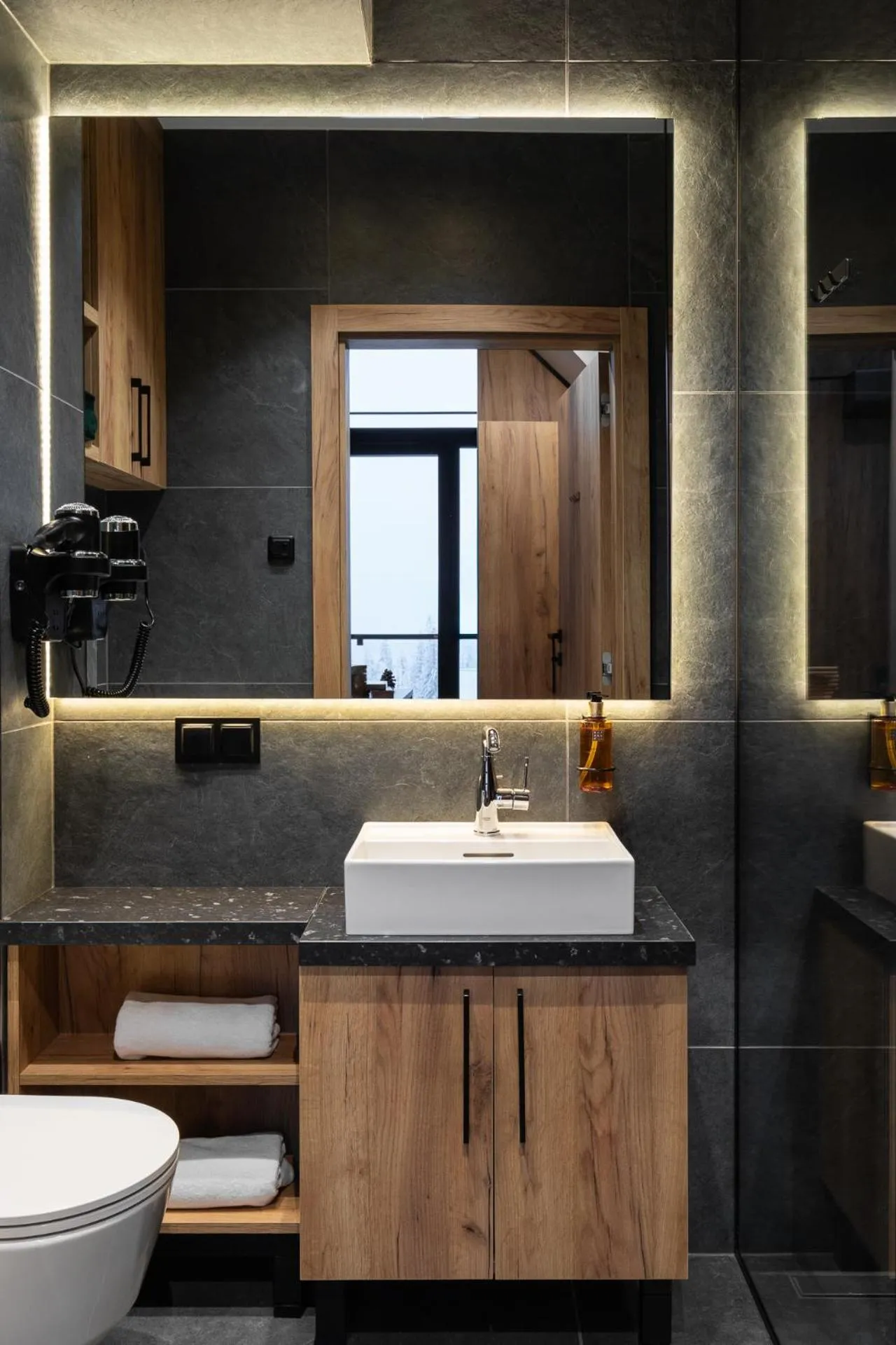 Toilet in Cyrhla Apartamenty - sauna, playroom, free parking & wifi