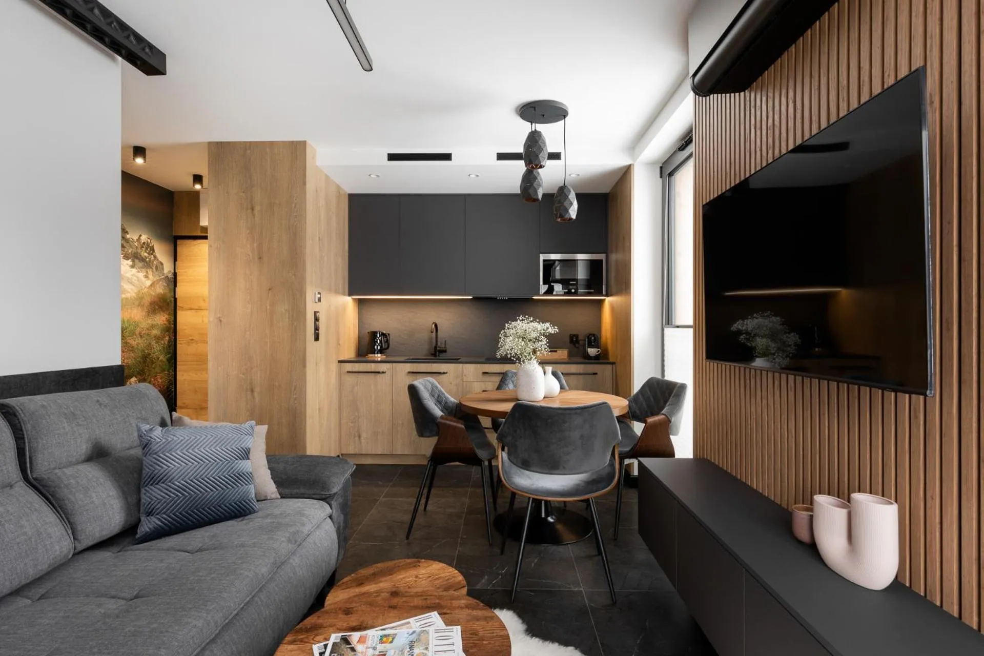 TV and multimedia in Cyrhla Apartamenty - sauna, playroom, free parking & wifi