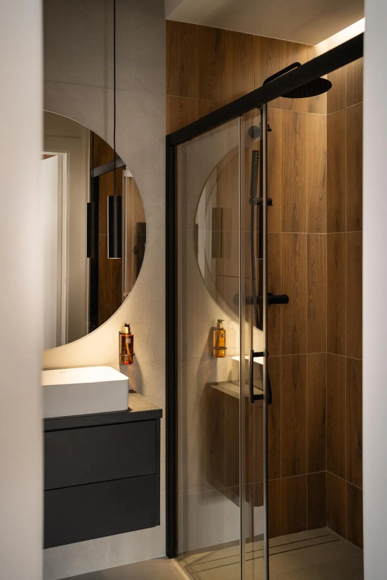 Shower in Cyrhla Apartamenty - sauna, playroom, free parking & wifi