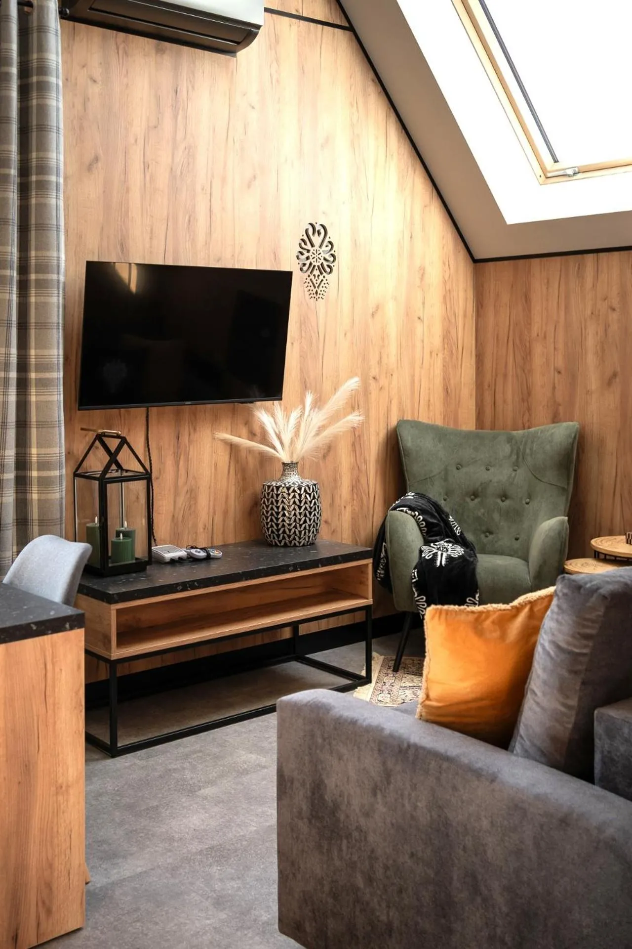 Communal lounge/ TV room in Cyrhla Apartamenty - sauna, playroom, free parking & wifi
