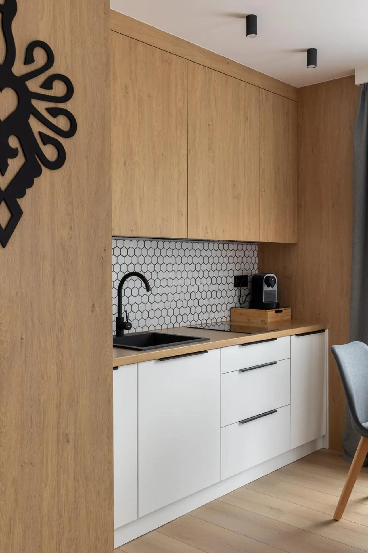 Coffee/tea facilities in Cyrhla Apartamenty - sauna, playroom, free parking & wifi