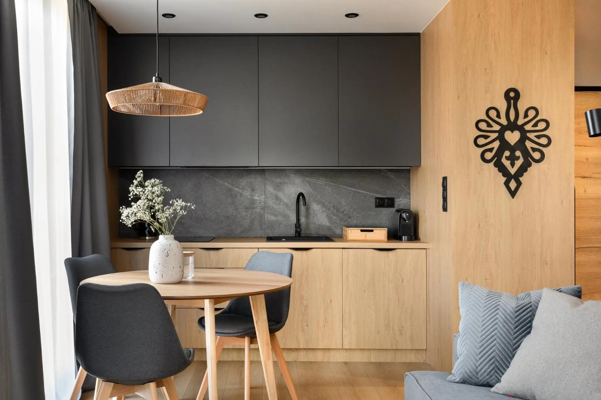 Coffee/tea facilities in Cyrhla Apartamenty - sauna, playroom, free parking & wifi