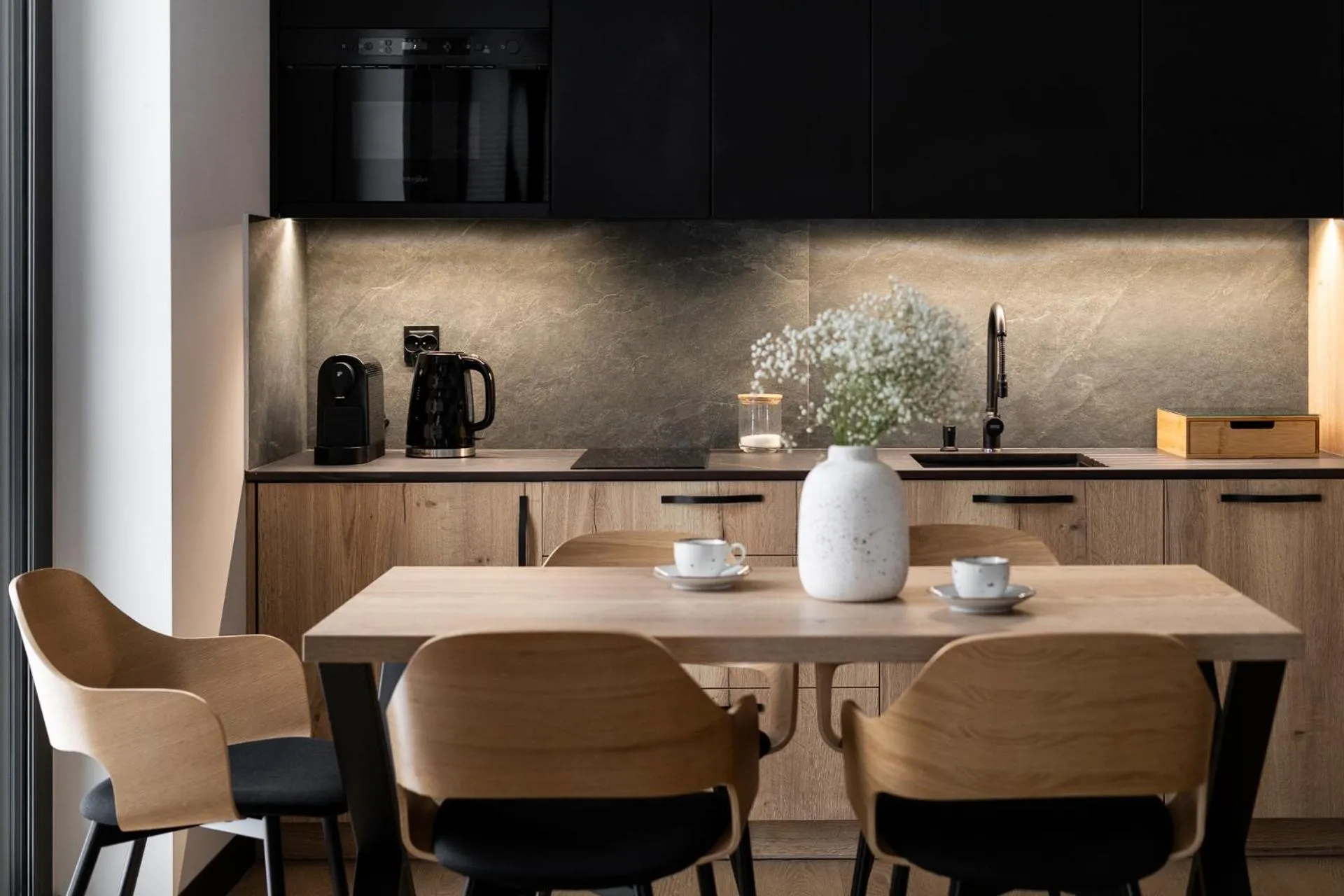 Coffee/tea facilities in Cyrhla Apartamenty - sauna, playroom, free parking & wifi