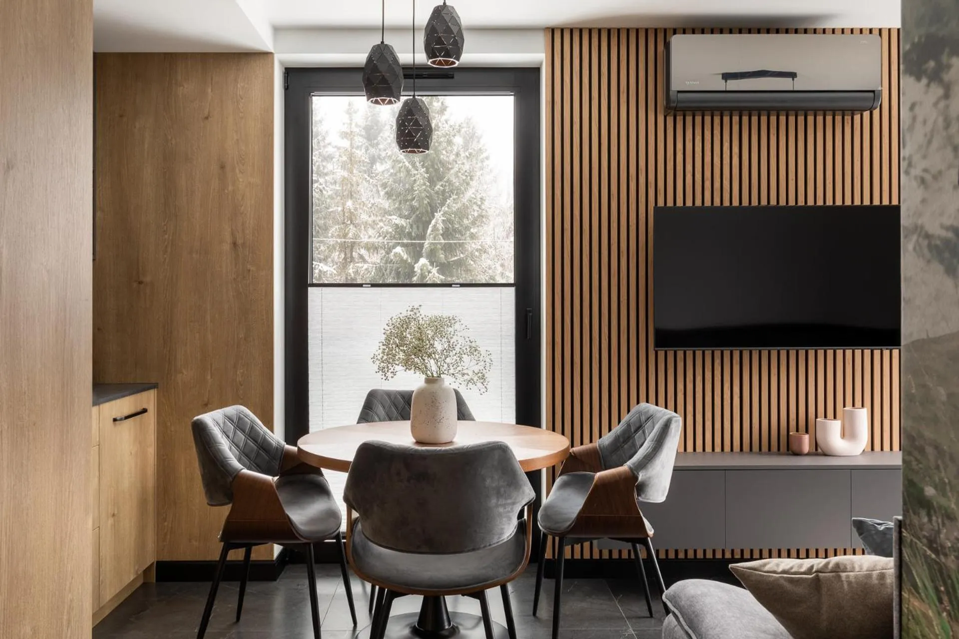 TV and multimedia in Cyrhla Apartamenty - sauna, playroom, free parking & wifi