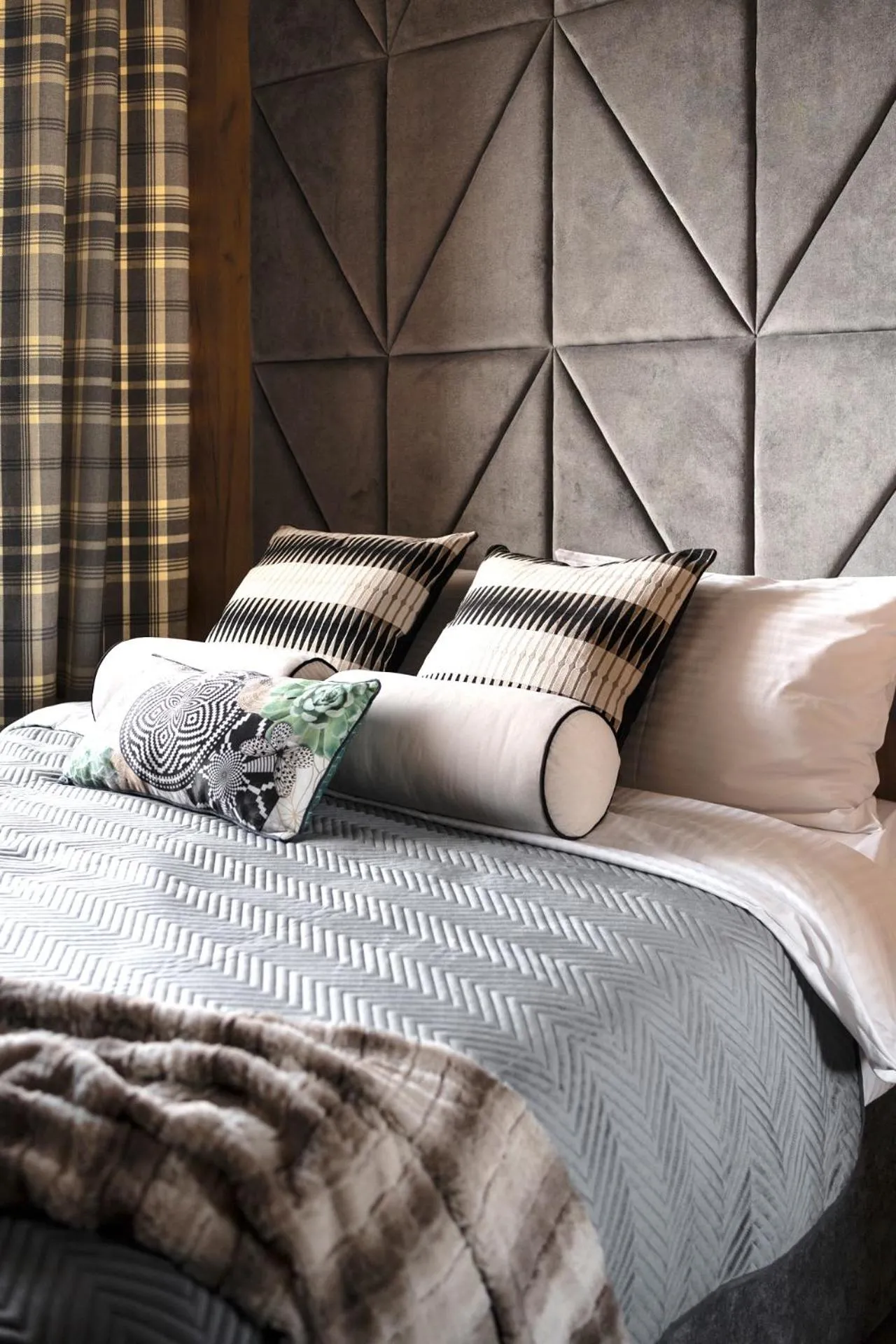 Bed in Cyrhla Apartamenty - sauna, playroom, free parking & wifi
