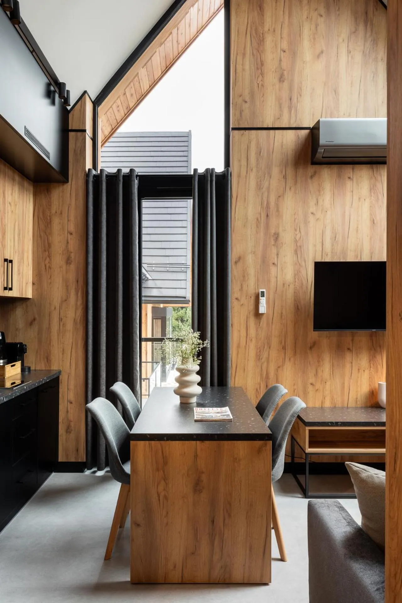 TV and multimedia in Cyrhla Apartamenty - sauna, playroom, free parking & wifi