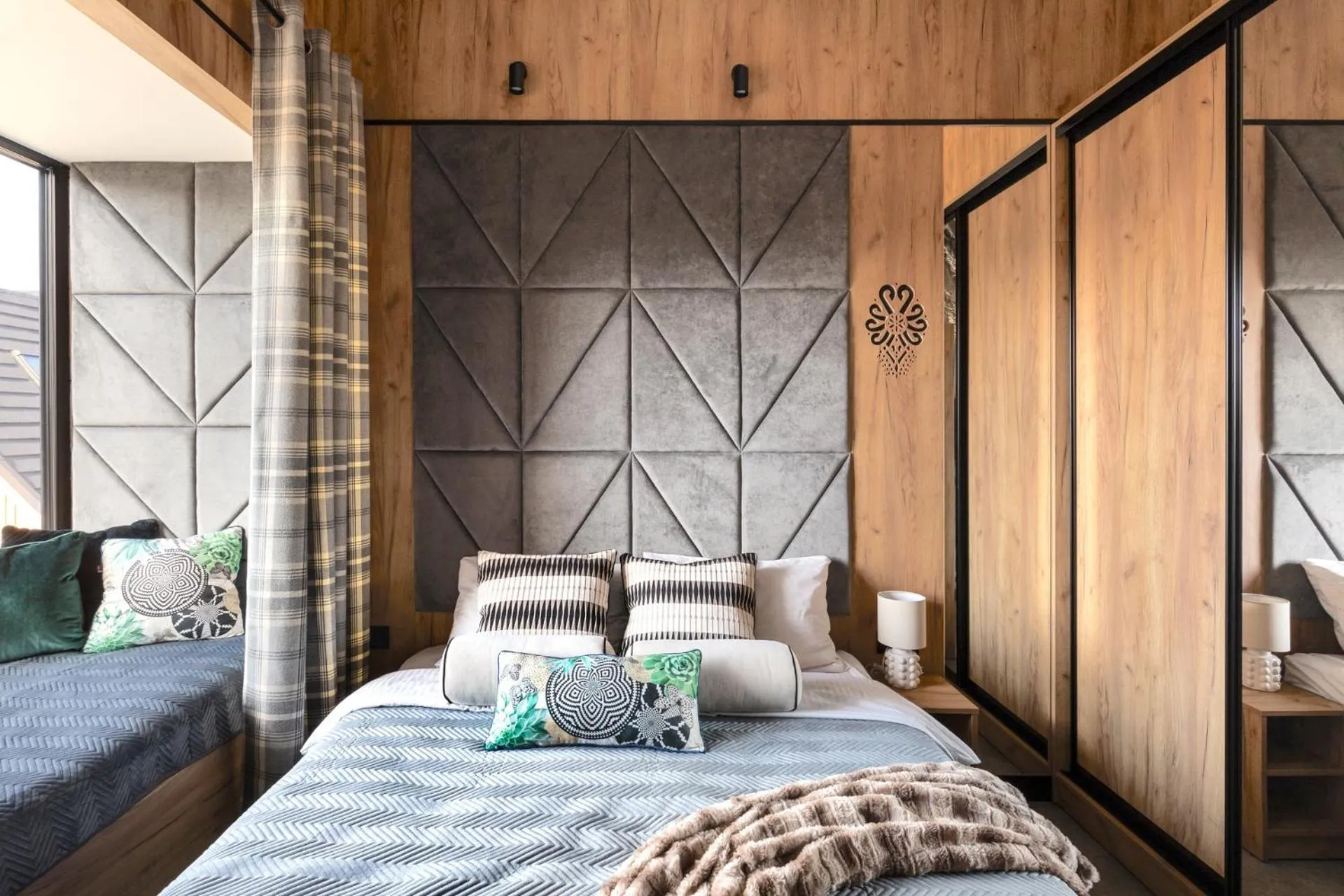 Bed in Cyrhla Apartamenty - sauna, playroom, free parking & wifi