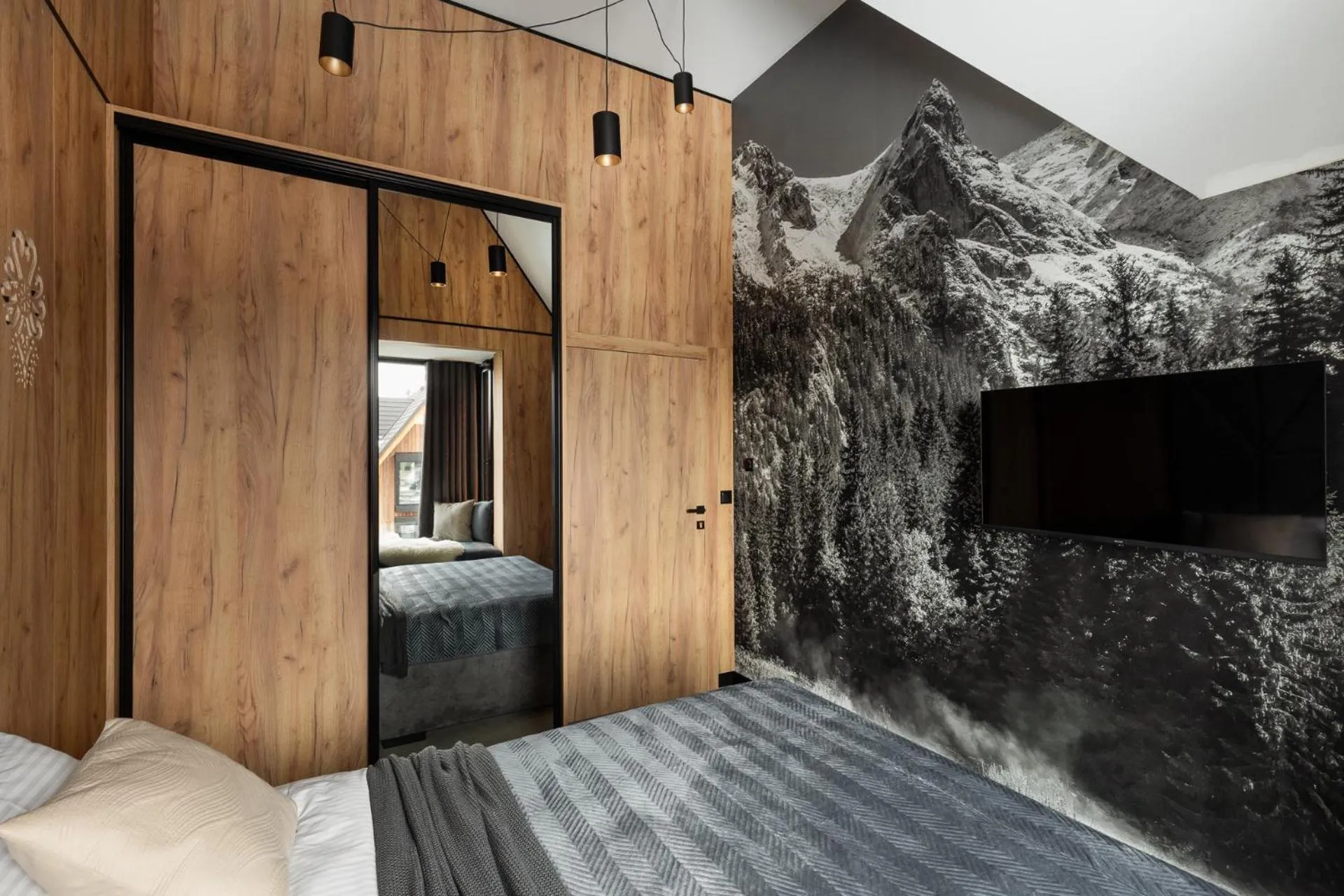 Bed in Cyrhla Apartamenty - sauna, playroom, free parking & wifi