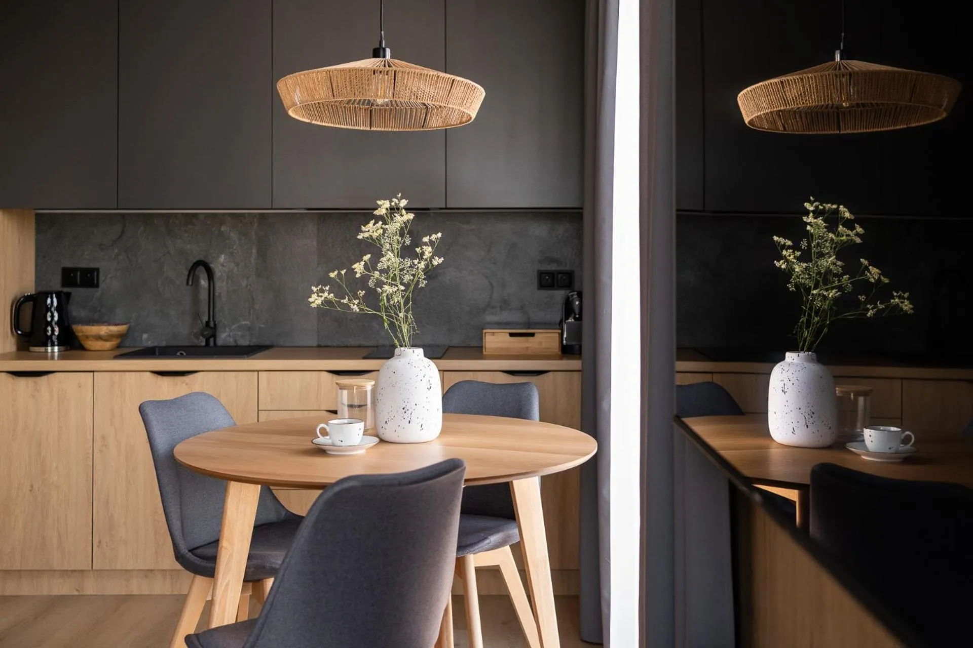 Coffee/tea facilities in Cyrhla Apartamenty - sauna, playroom, free parking & wifi