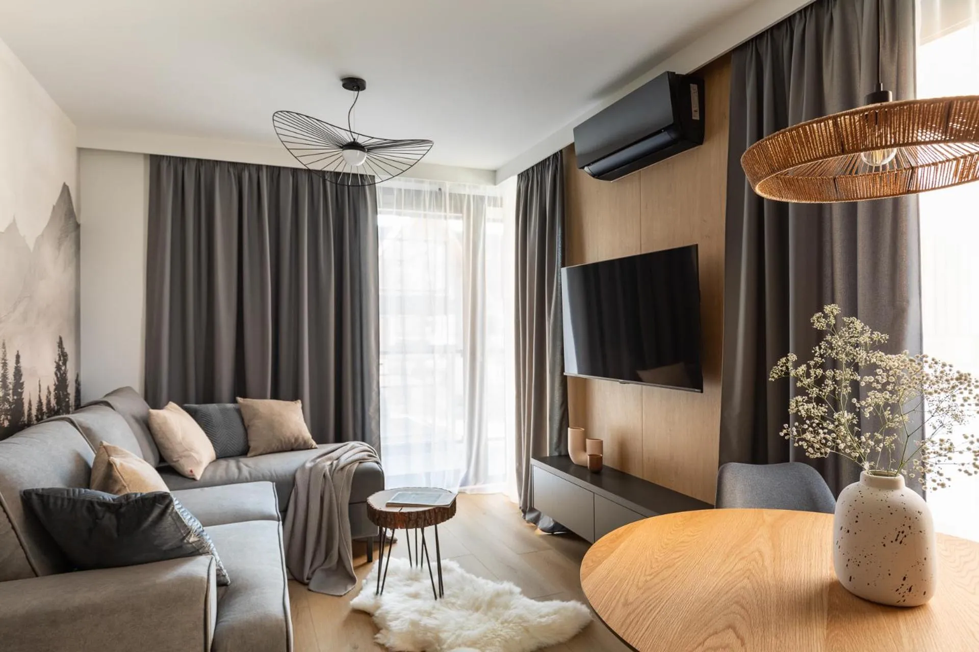 TV and multimedia in Cyrhla Apartamenty - sauna, playroom, free parking & wifi