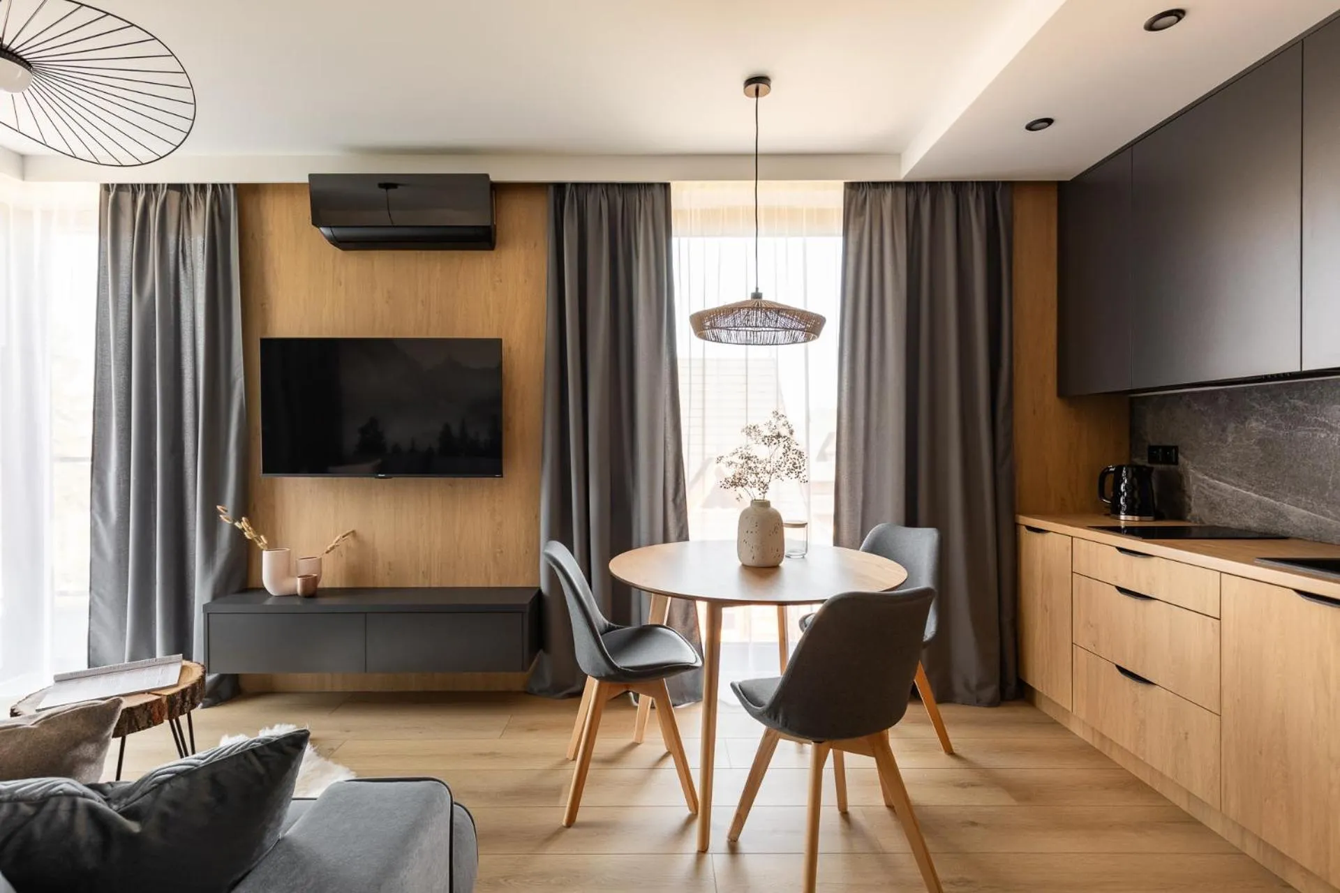 TV and multimedia in Cyrhla Apartamenty - sauna, playroom, free parking & wifi