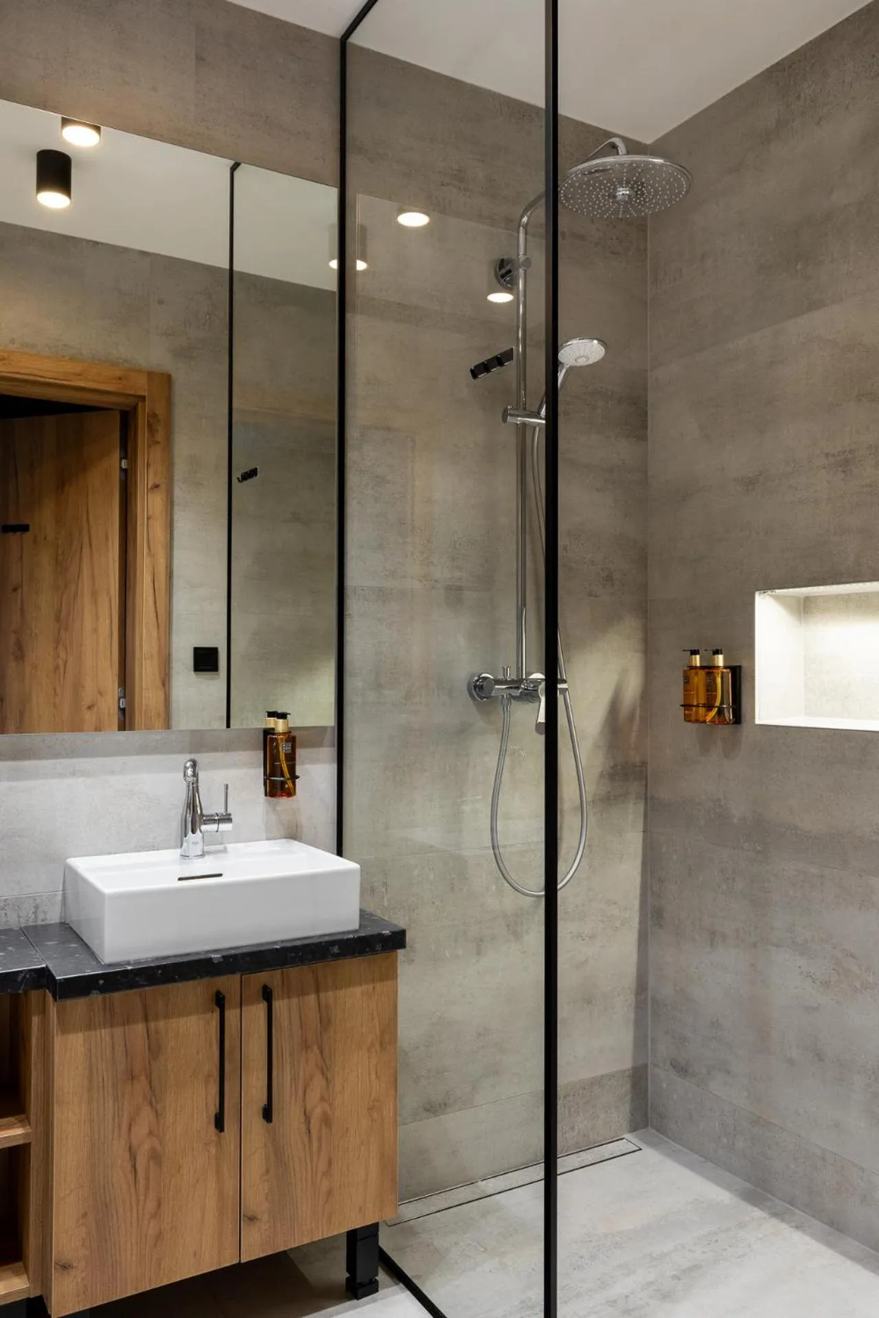 Bathroom in Cyrhla Apartamenty - sauna, playroom, free parking & wifi