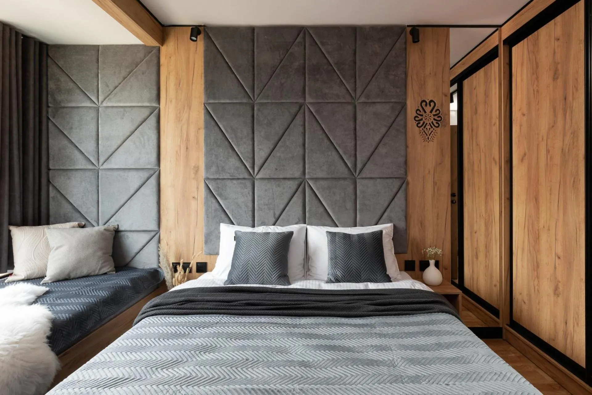 Bed in Cyrhla Apartamenty - sauna, playroom, free parking & wifi