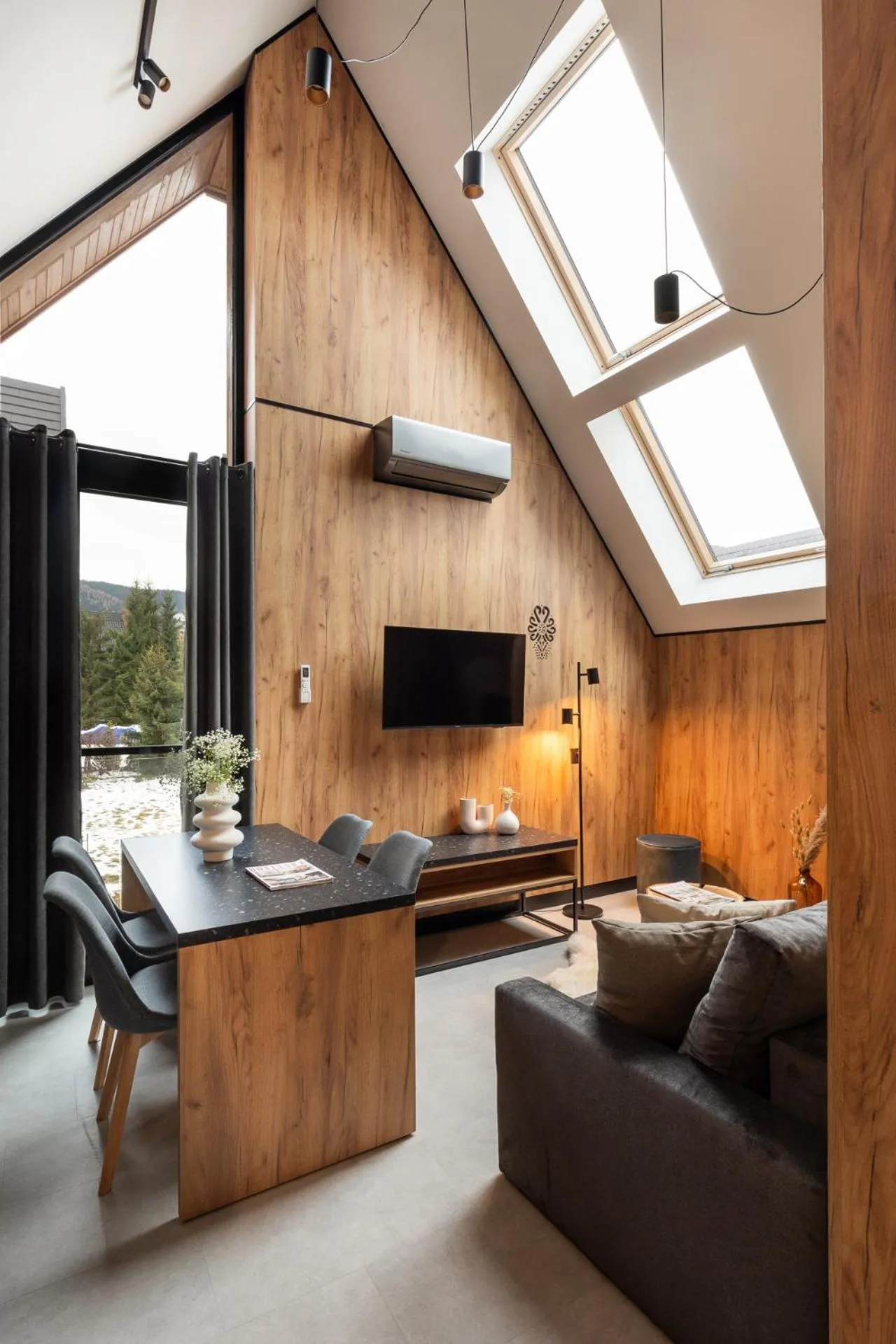 TV and multimedia in Cyrhla Apartamenty - sauna, playroom, free parking & wifi