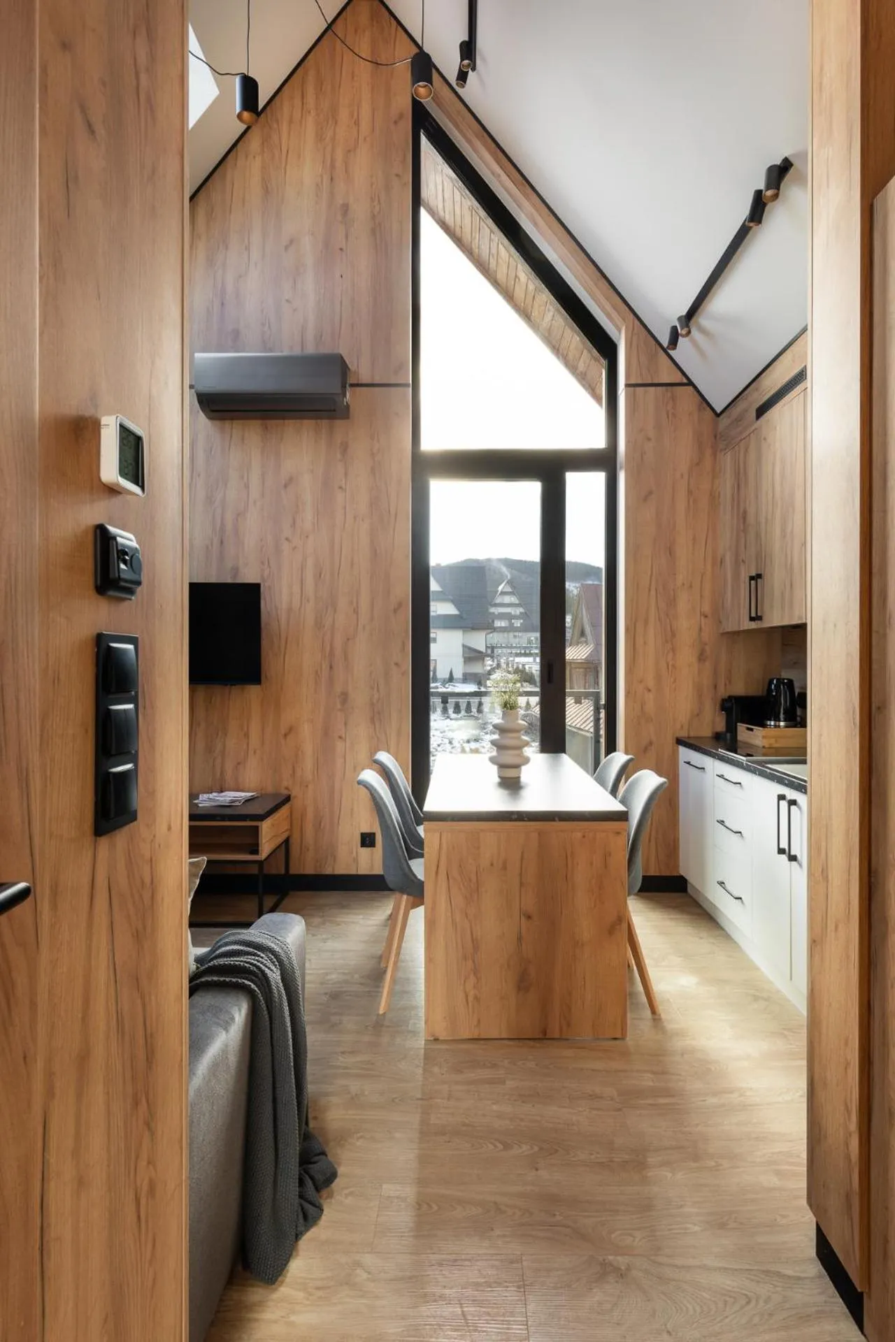 TV and multimedia in Cyrhla Apartamenty - sauna, playroom, free parking & wifi