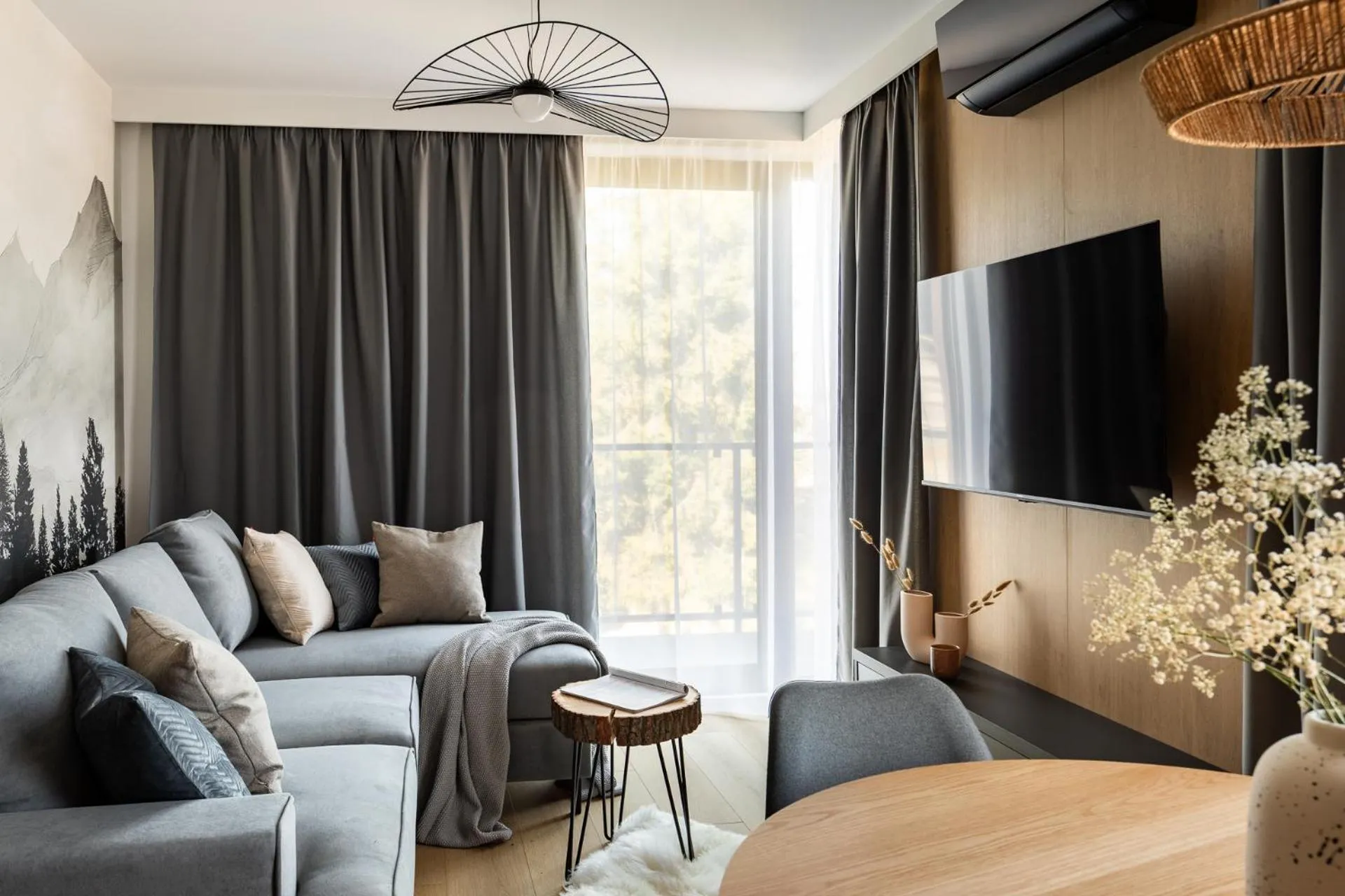 TV and multimedia in Cyrhla Apartamenty - sauna, playroom, free parking & wifi