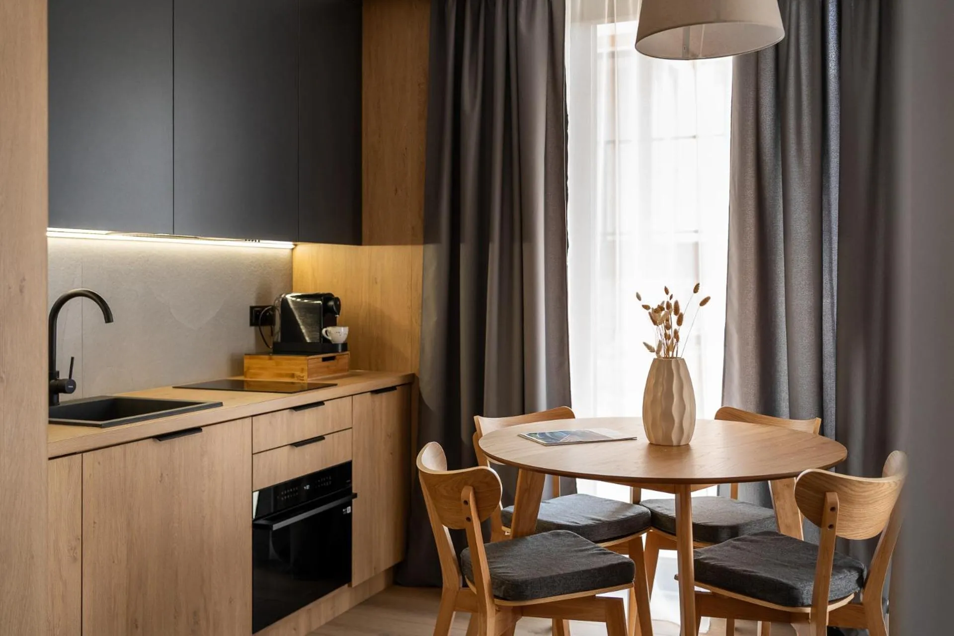 Coffee/tea facilities in Cyrhla Apartamenty - sauna, playroom, free parking & wifi