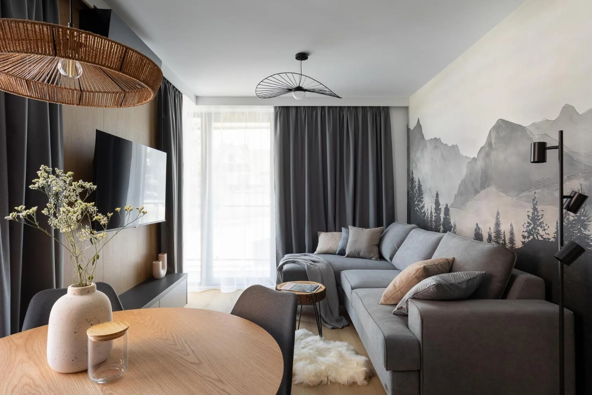TV and multimedia in Cyrhla Apartamenty - sauna, playroom, free parking & wifi