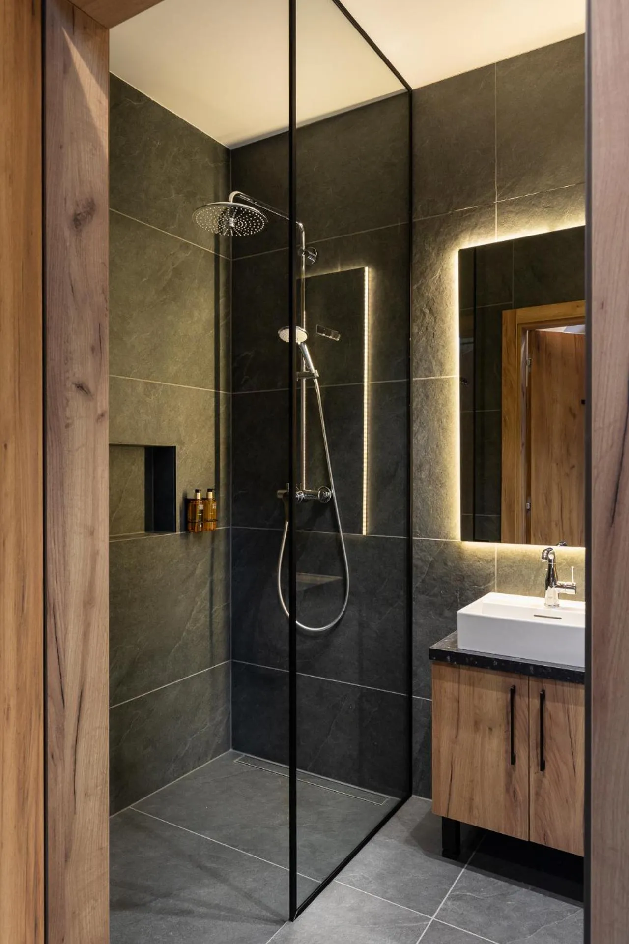 Bathroom in Cyrhla Apartamenty - sauna, playroom, free parking & wifi