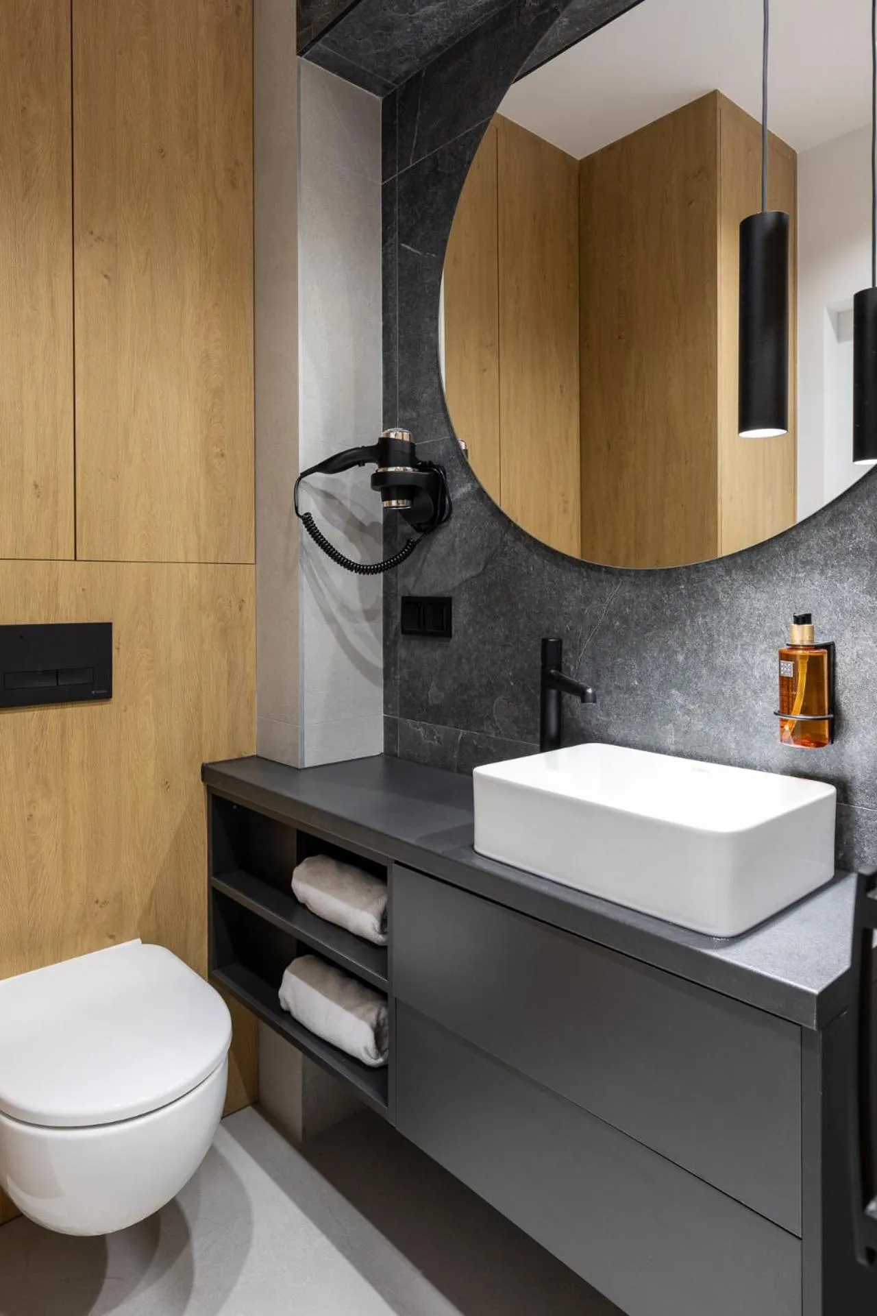 Toilet in Cyrhla Apartamenty - sauna, playroom, free parking & wifi