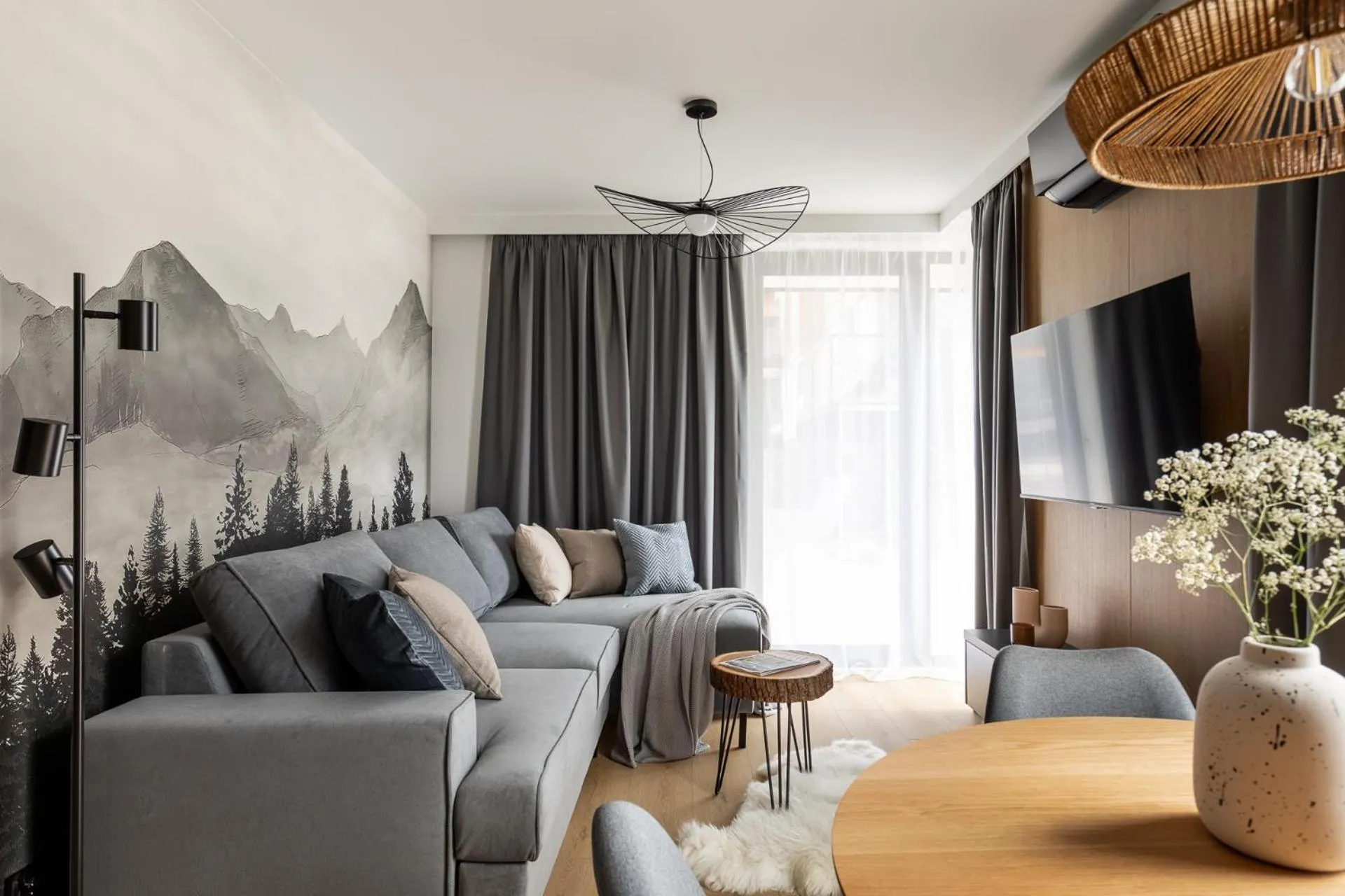 TV and multimedia in Cyrhla Apartamenty - sauna, playroom, free parking & wifi