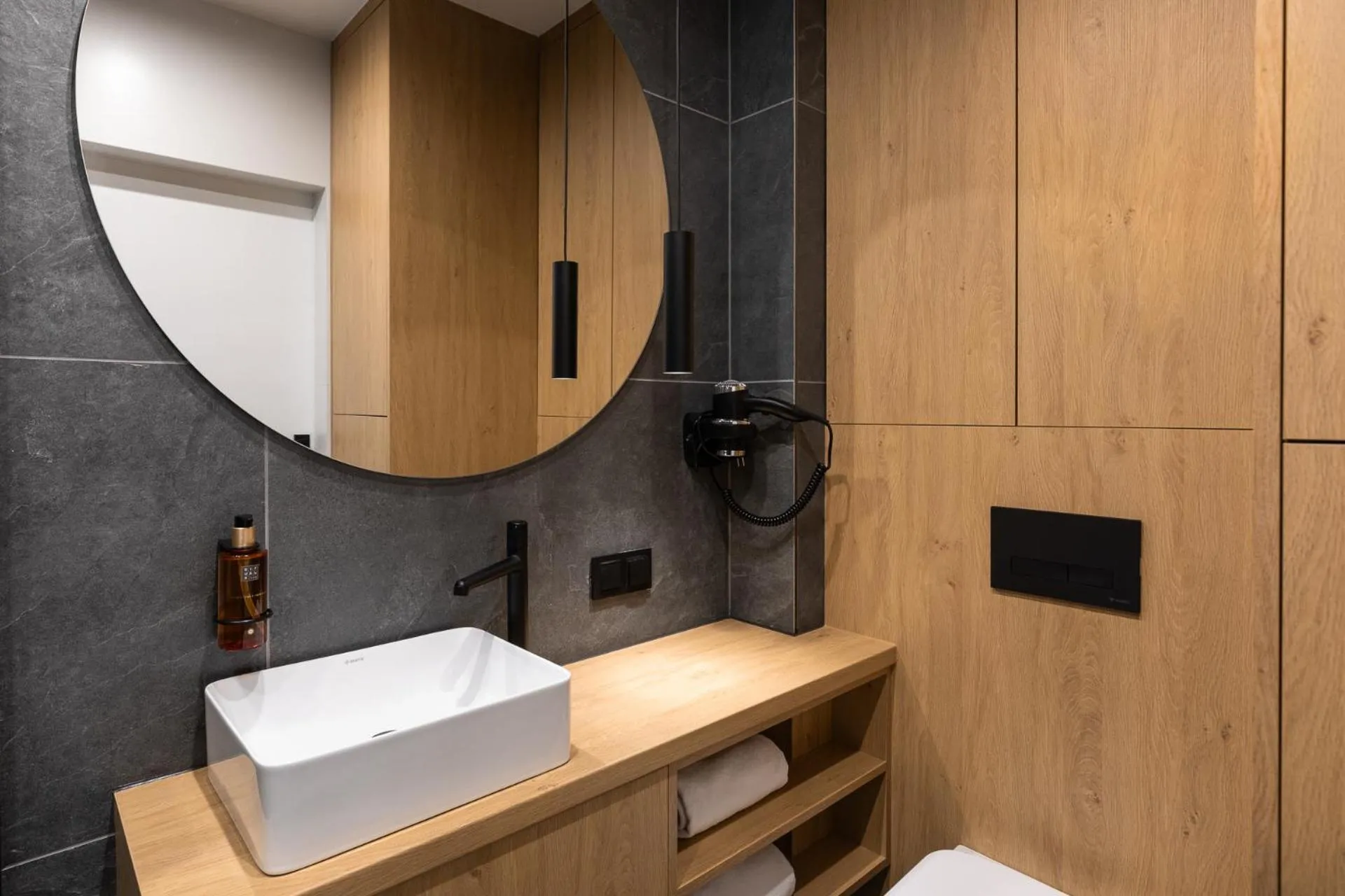 Bathroom in Cyrhla Apartamenty - sauna, playroom, free parking & wifi