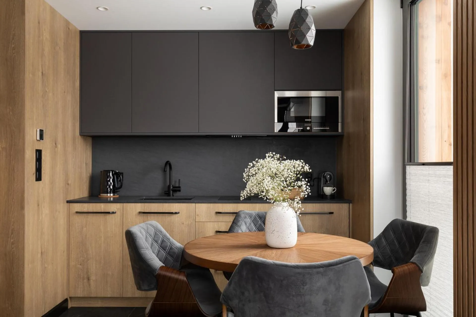 Coffee/tea facilities in Cyrhla Apartamenty - sauna, playroom, free parking & wifi