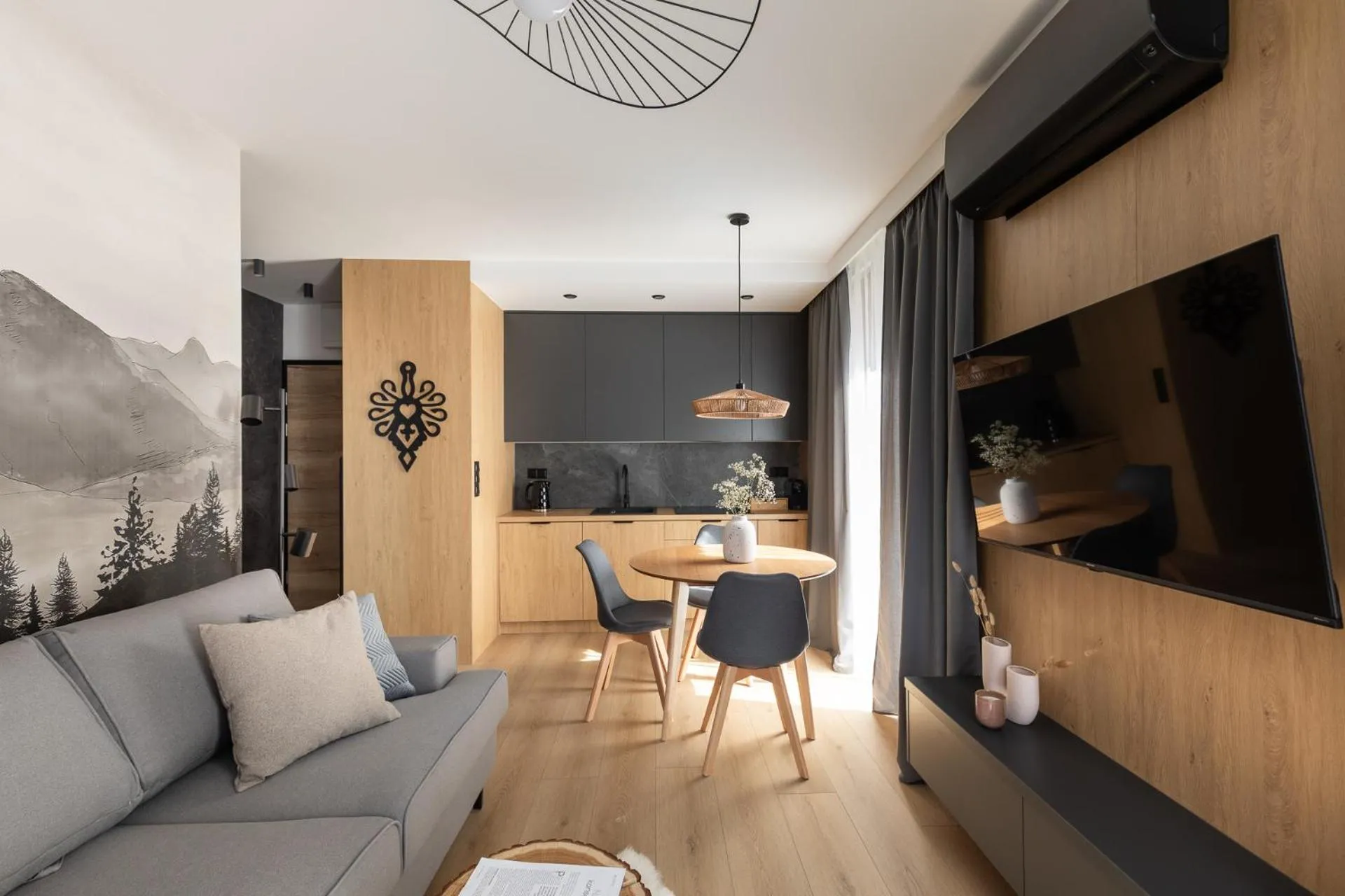 TV and multimedia in Cyrhla Apartamenty - sauna, playroom, free parking & wifi