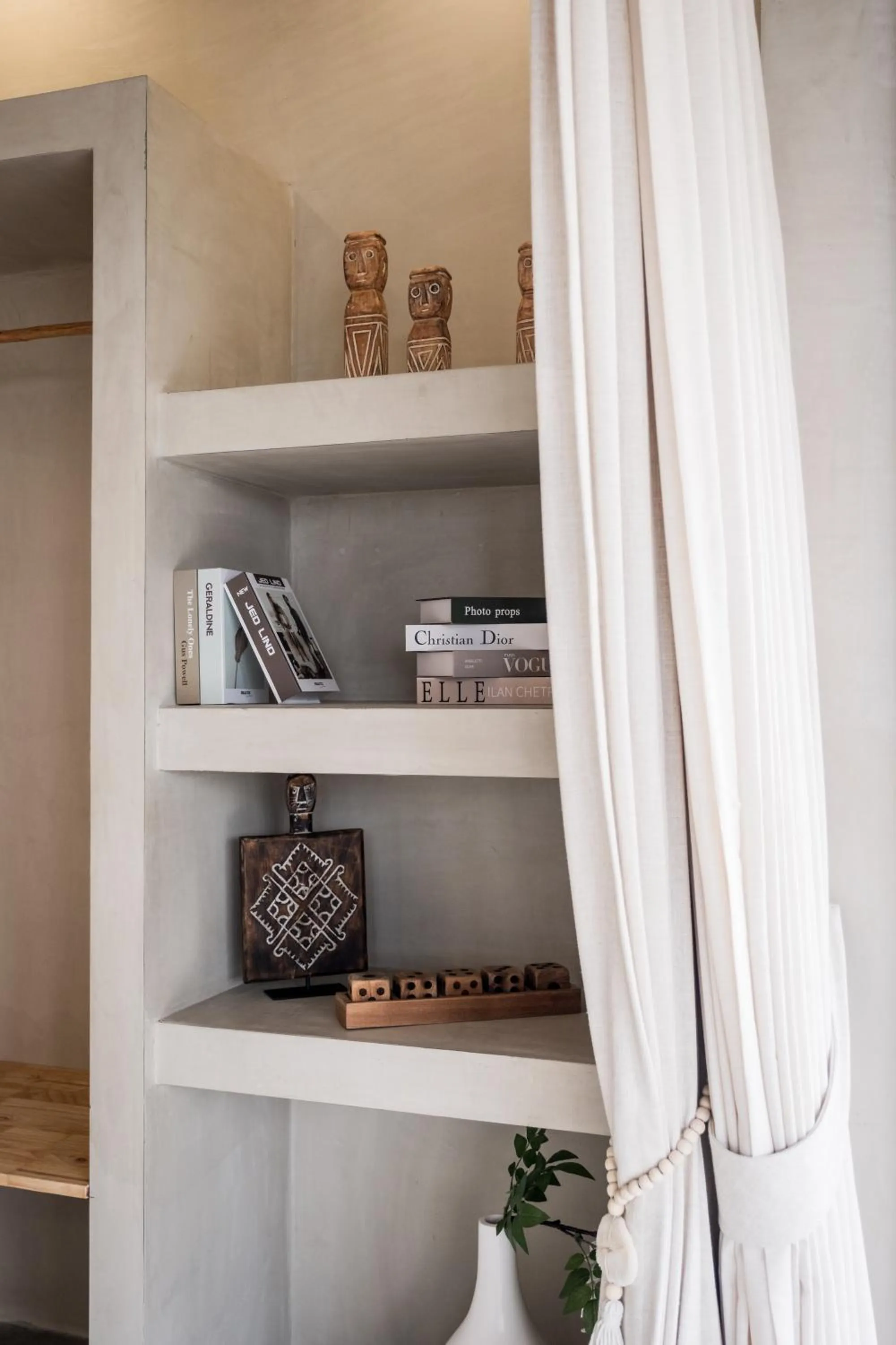 Library in The Deck Cottages Samui