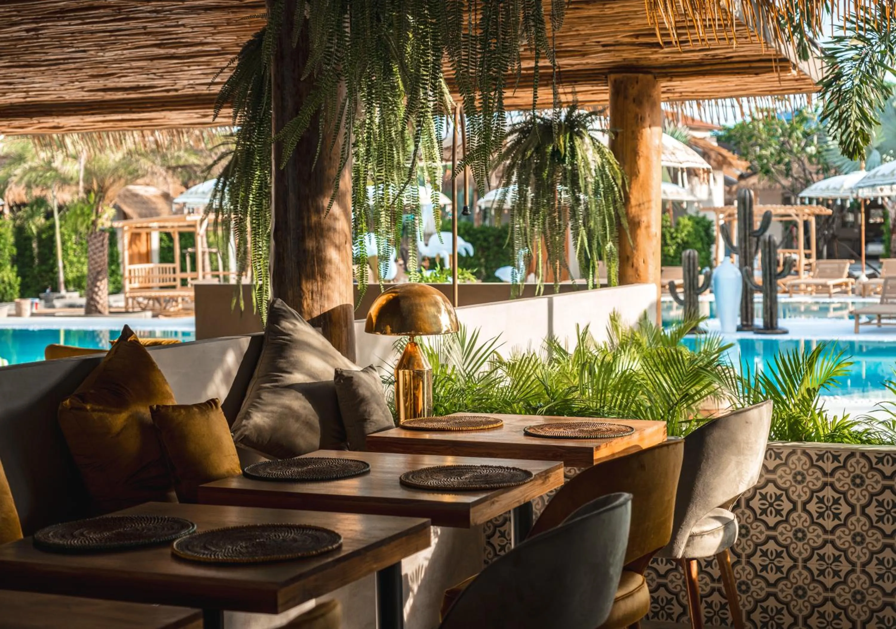 Restaurant/places to eat in The Deck Cottages Samui