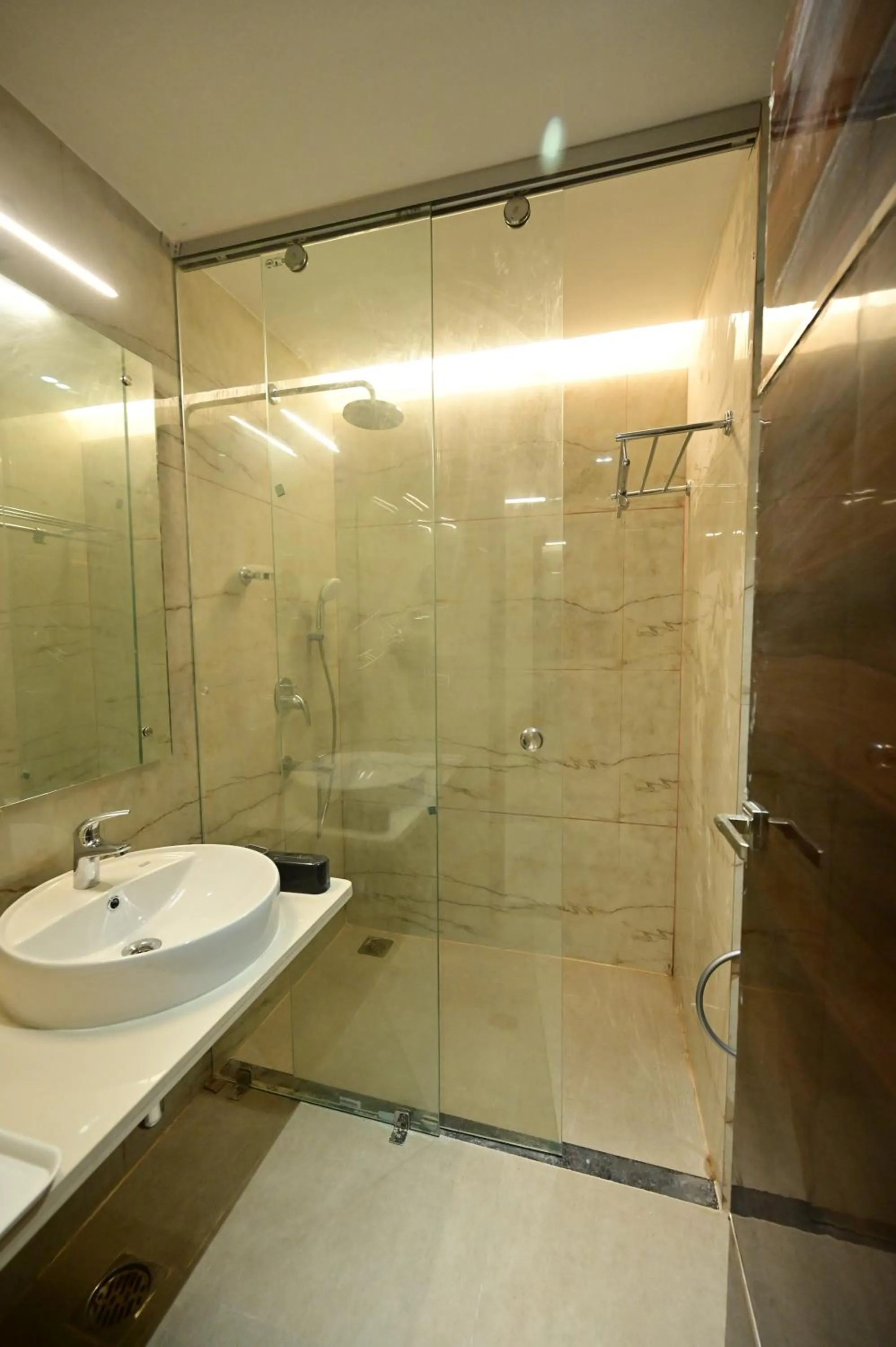 Shower in Hotel Vishwam Residency