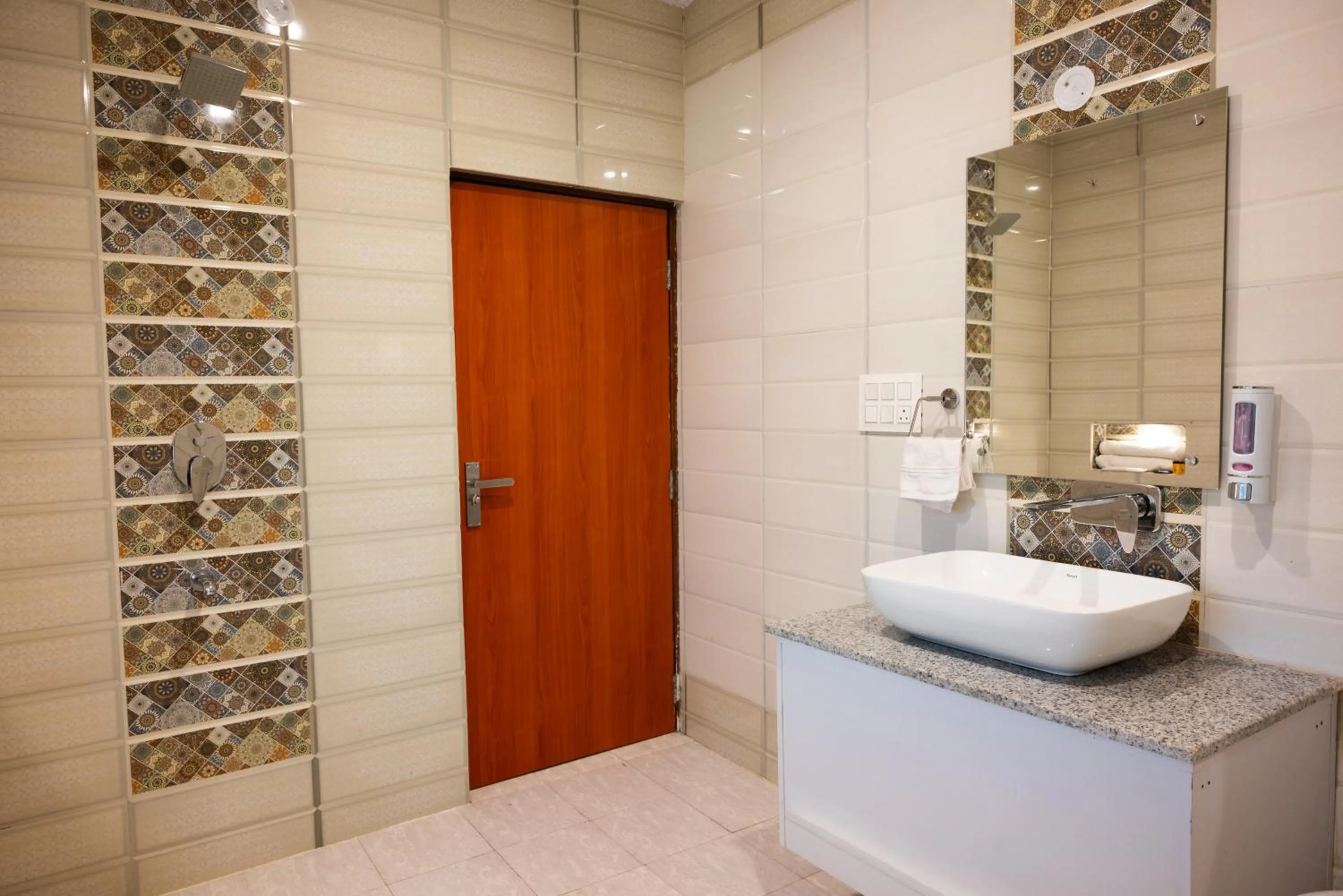 Hotel Sagar Residency - Best Mountain View Hotel in Palampur