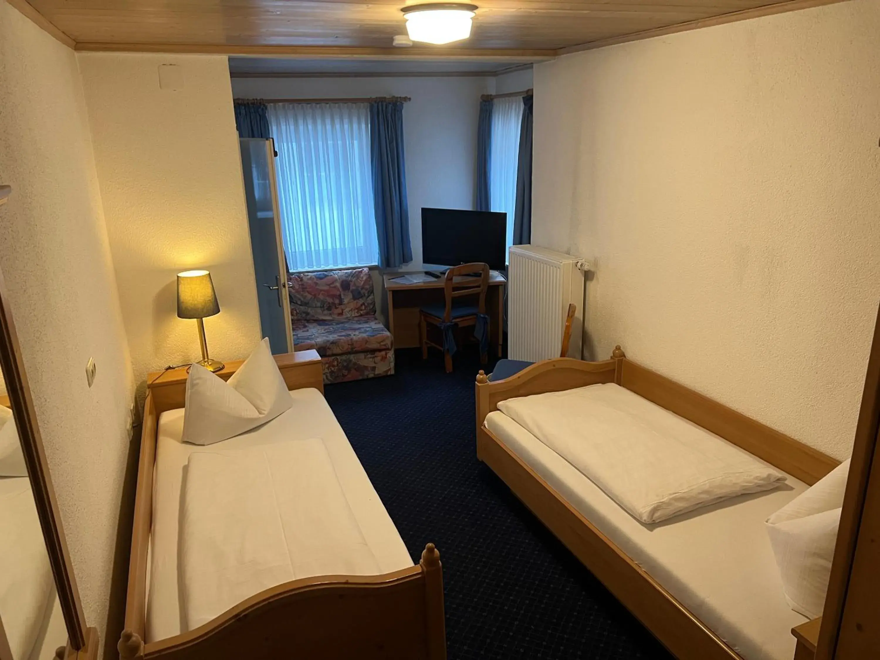 Twin Room with Bathroom - single occupancy in Gasthaus zur Post Twin Room with Bathroom - single occupancy in Gasthaus zur Post