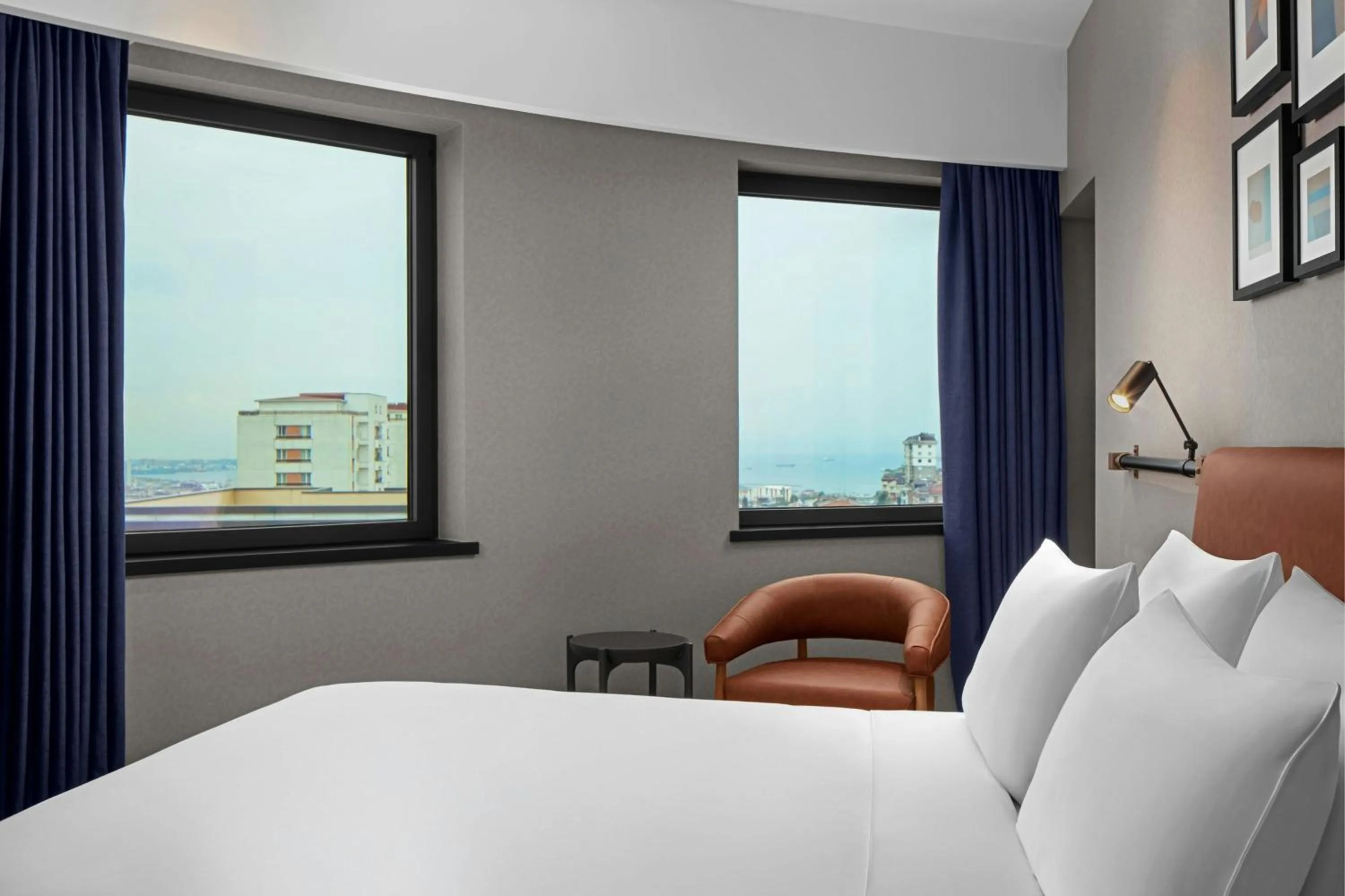 Photo of the whole room, Bed in Four Points by Sheraton Istanbul Pendik