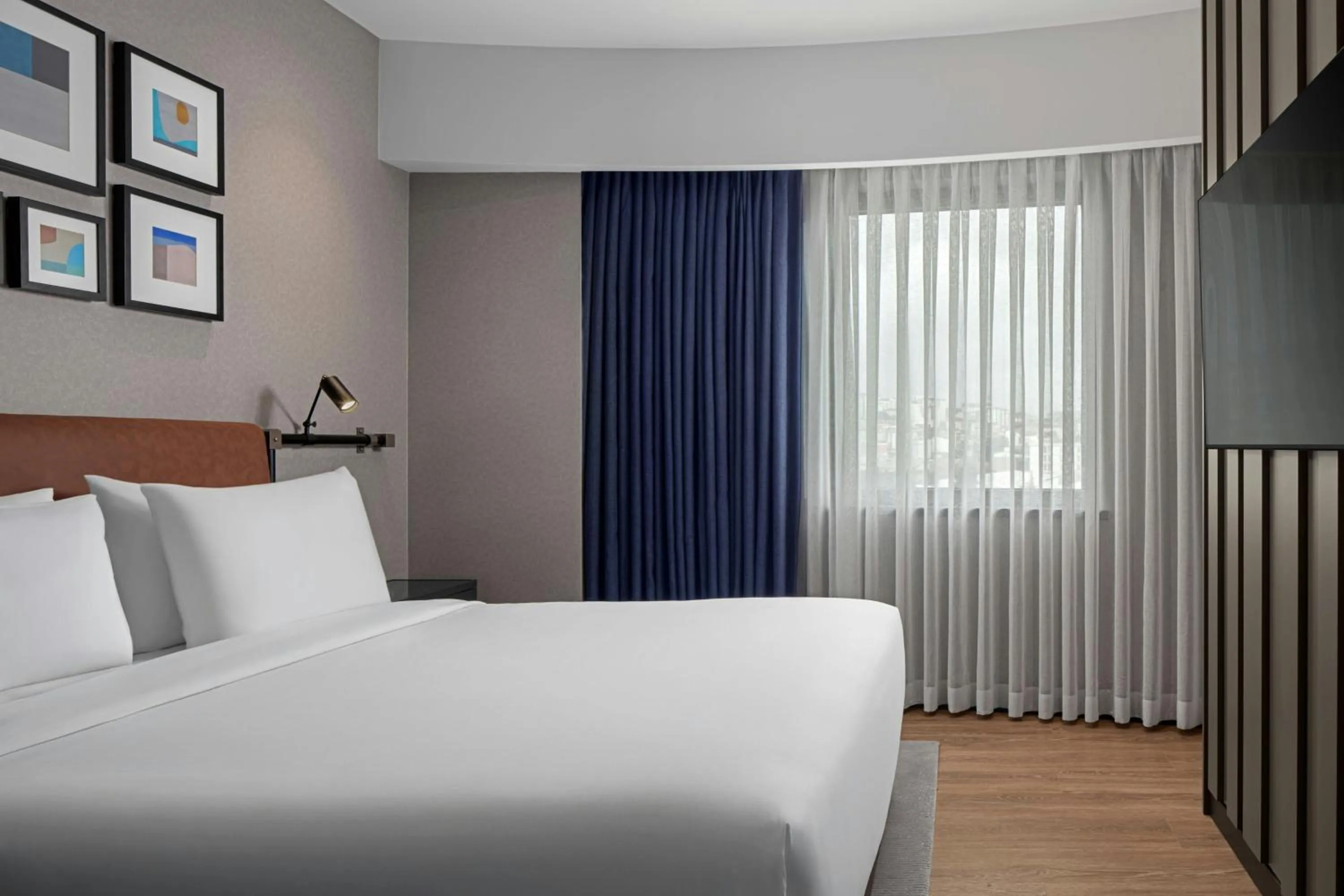 Photo of the whole room, Bed in Four Points by Sheraton Istanbul Pendik