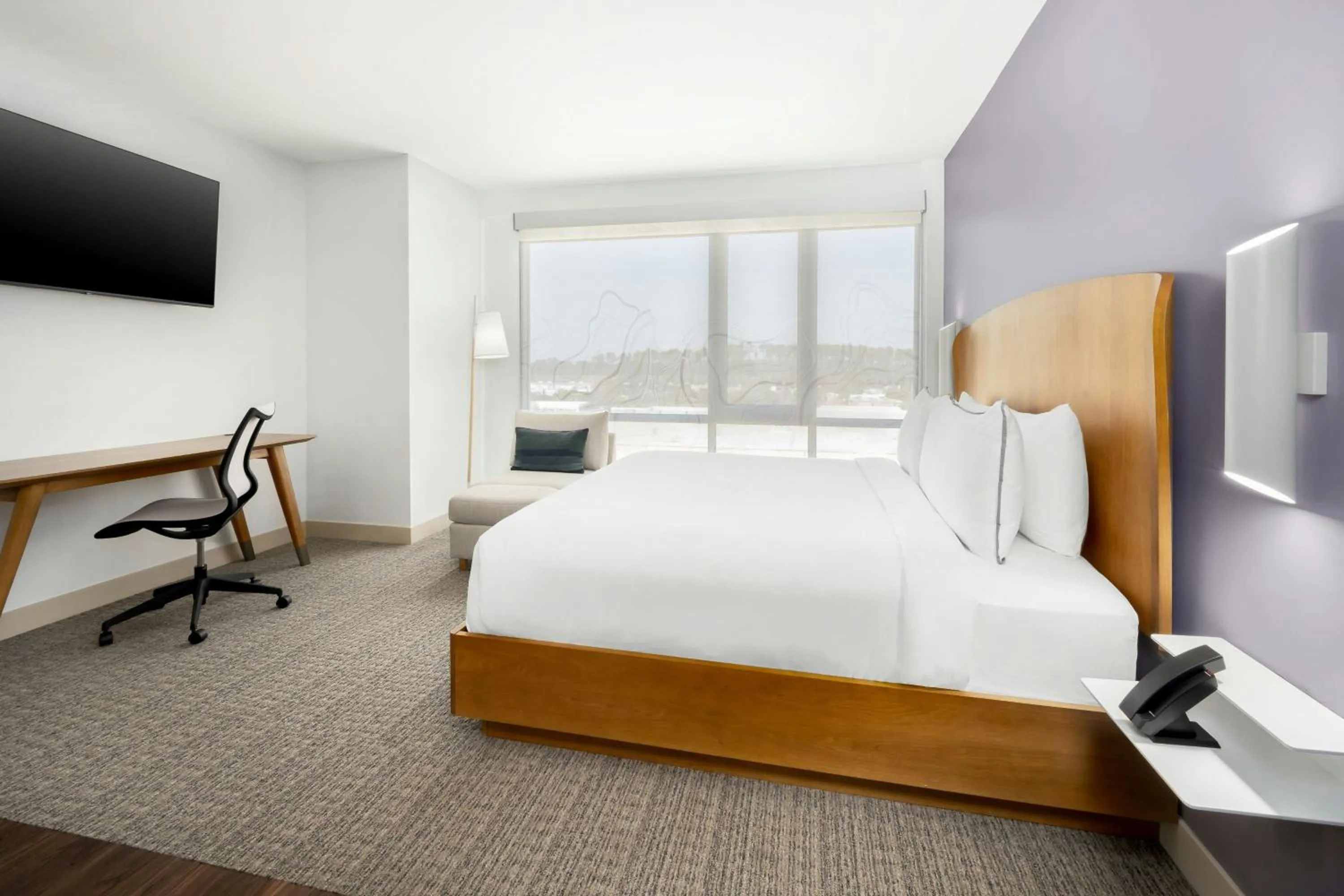 Photo of the whole room, Bed in Element Savannah Midtown