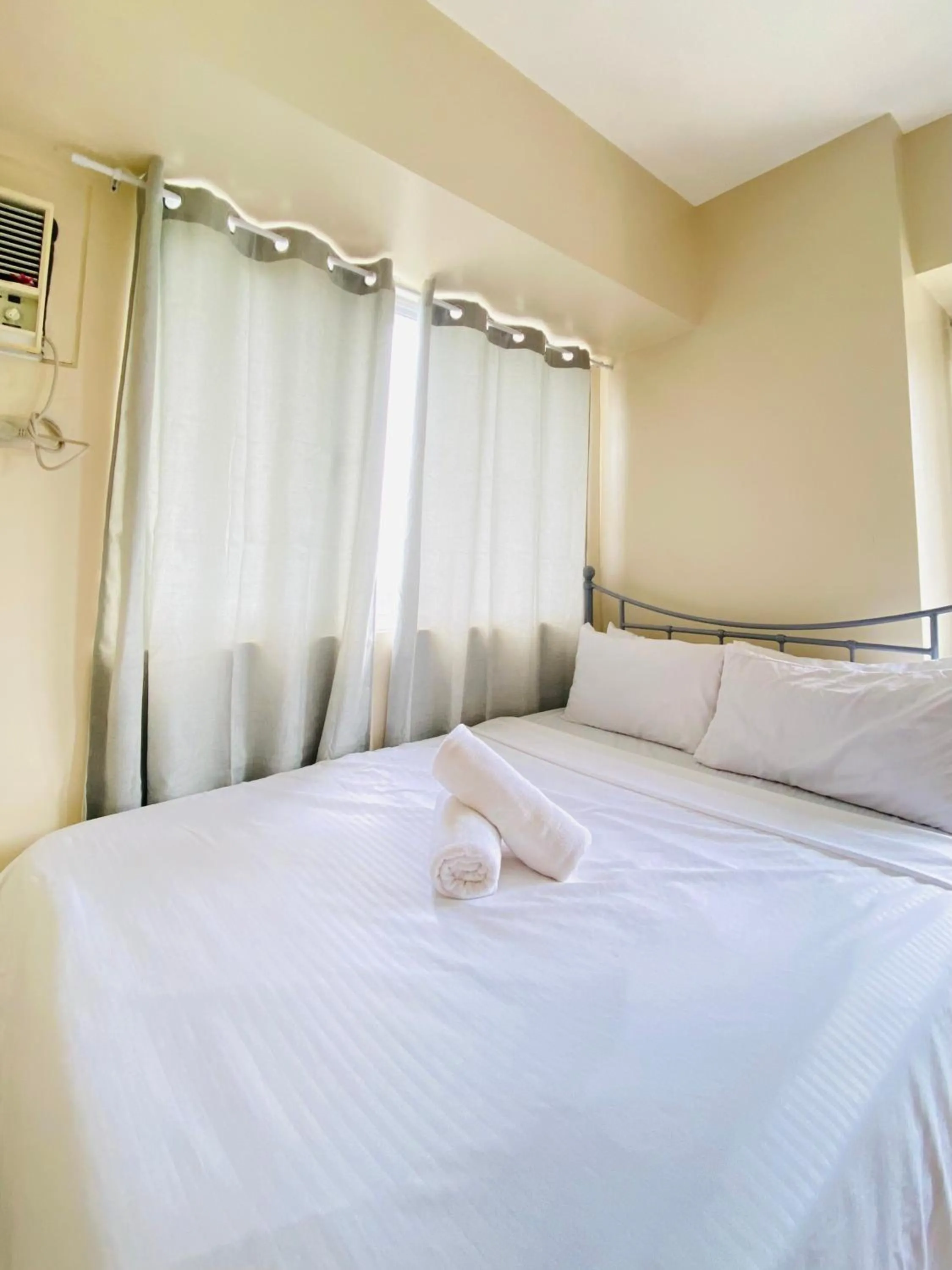 Bed in Avida Towers Atria