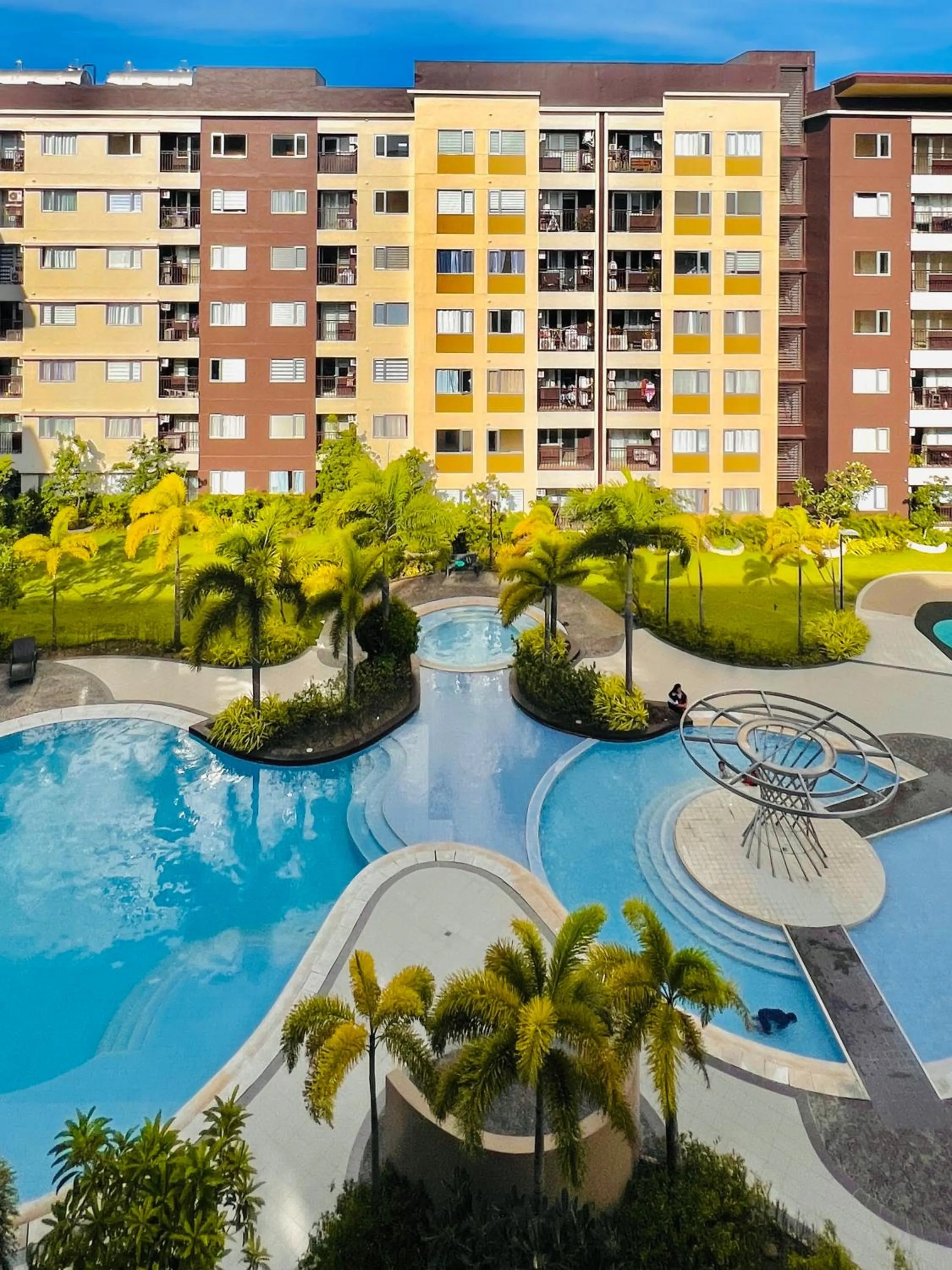 Swimming pool in Avida Towers Atria