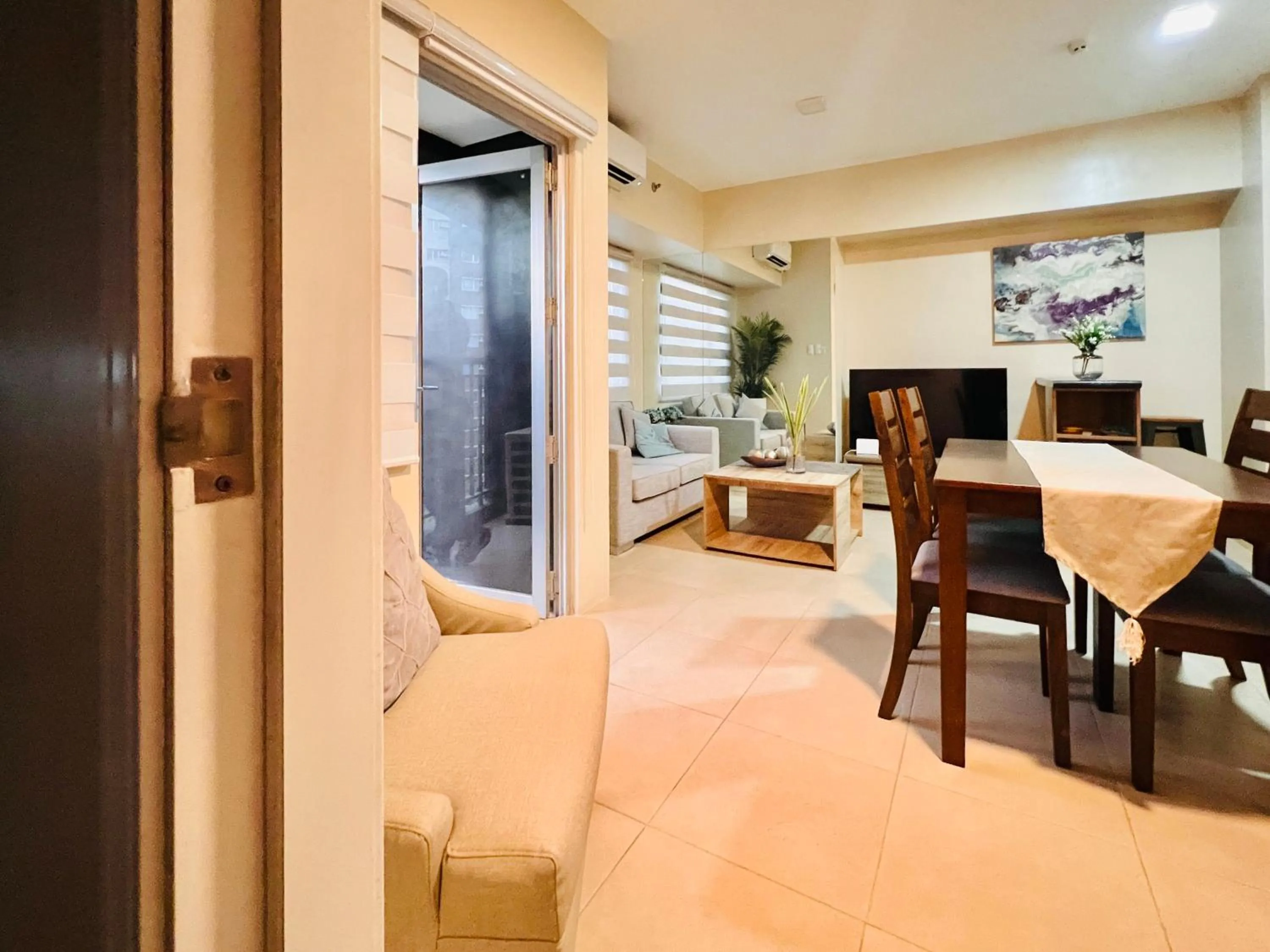 Dining area, Bed in Avida Towers Atria