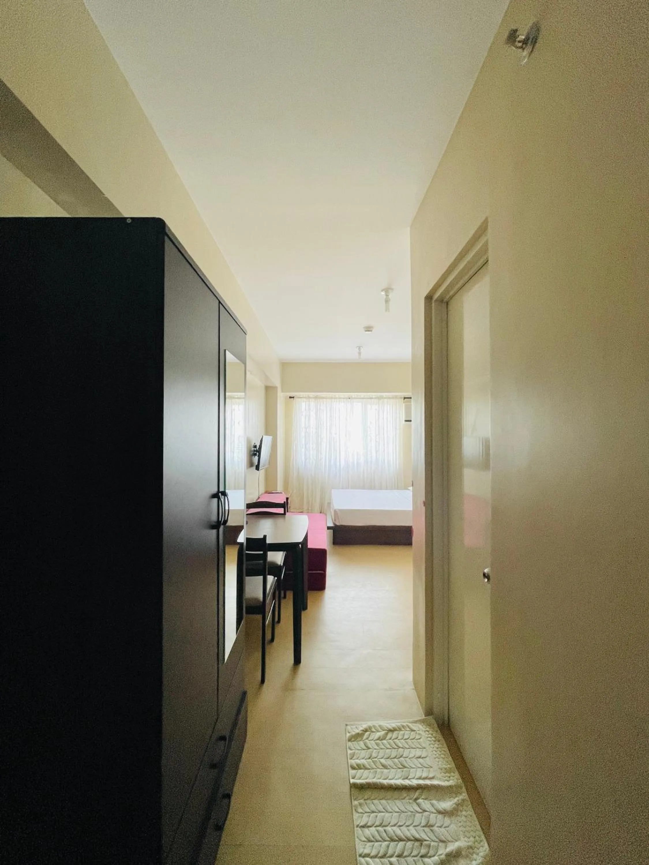 Photo of the whole room, Bed in Avida Towers Atria