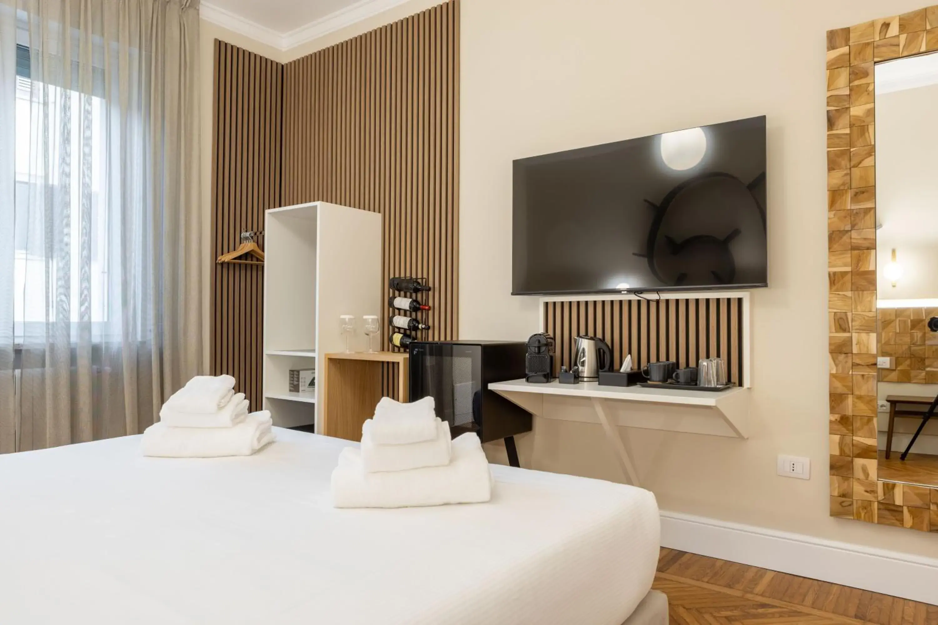 TV and multimedia, Bed in Pier Capponi 17 Rooms & Suites TV and multimedia, Bed in Pier Capponi 17 Rooms & Suites