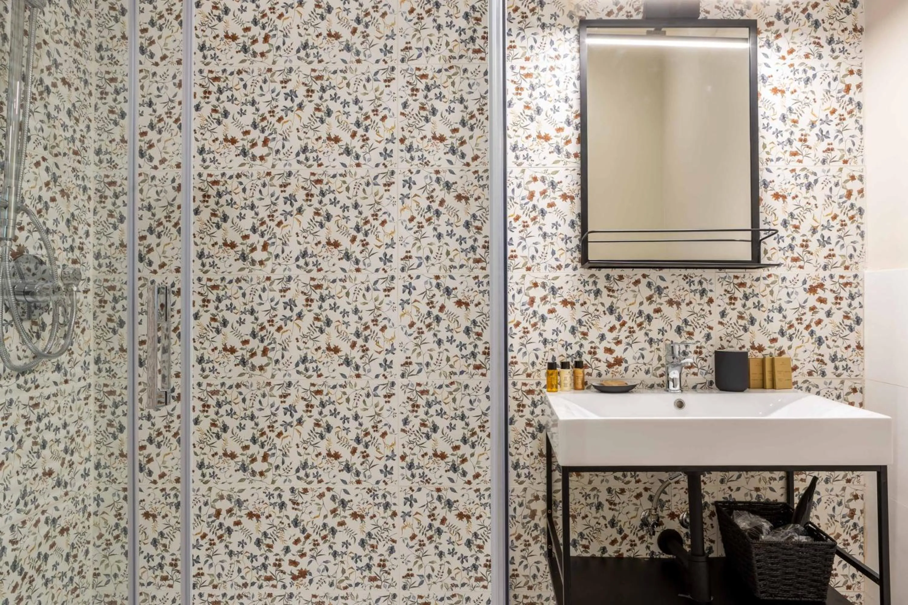 Shower in Pier Capponi 17 Rooms & Suites