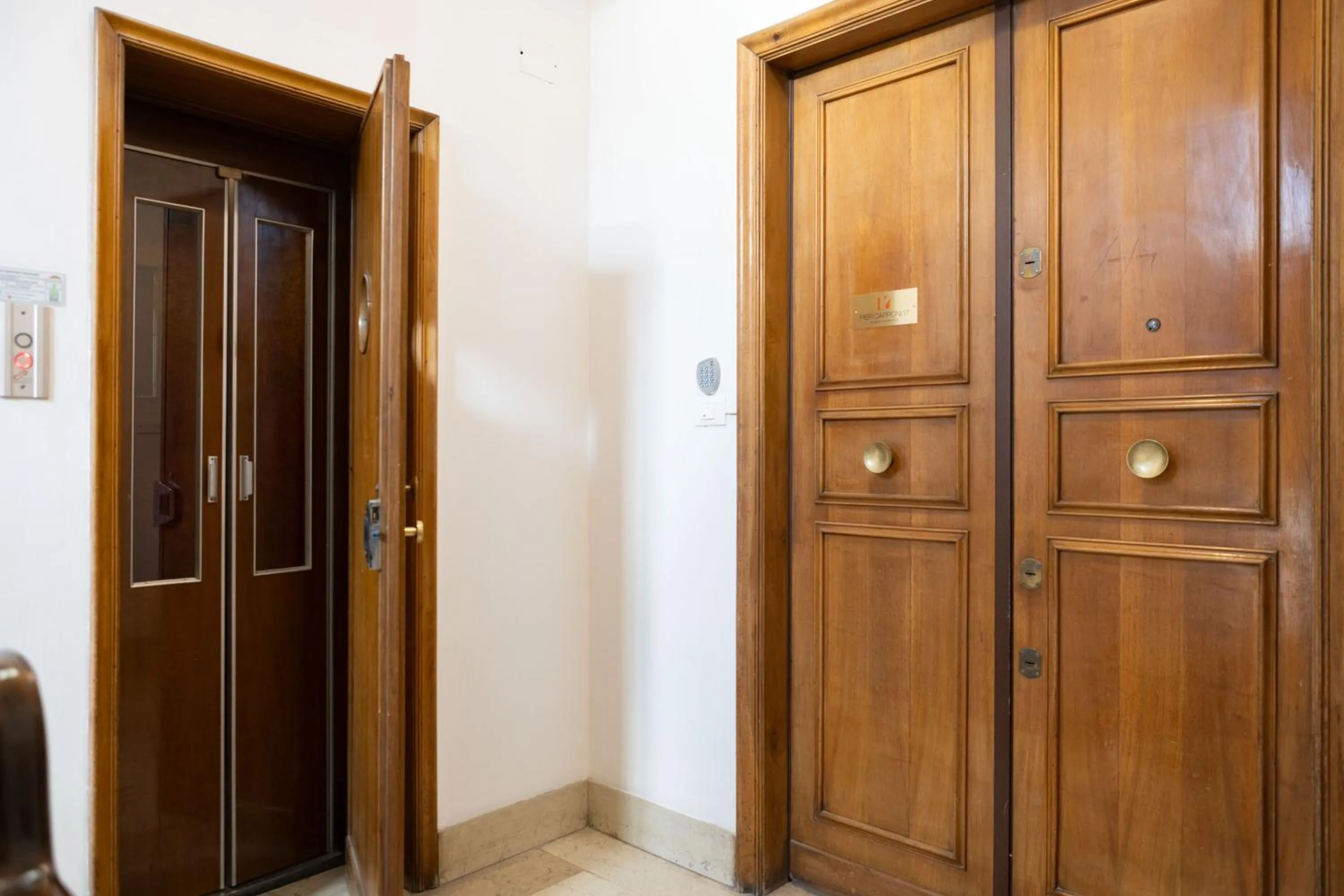 elevator in Pier Capponi 17 Rooms & Suites