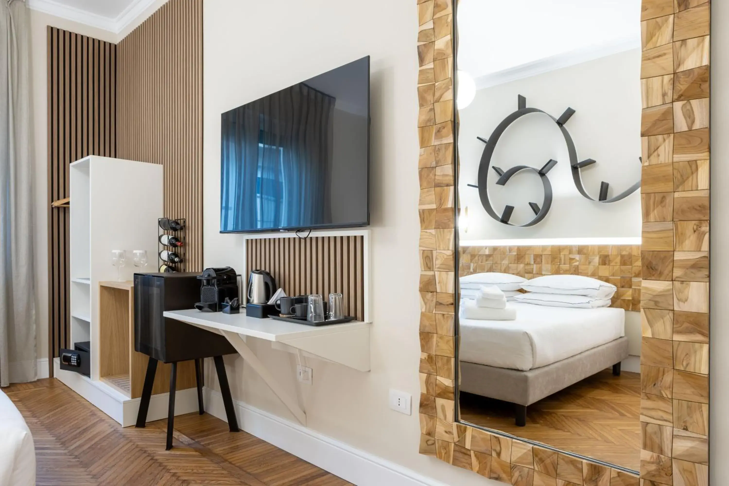 TV and multimedia, Bed in Pier Capponi 17 Rooms & Suites TV and multimedia, Bed in Pier Capponi 17 Rooms & Suites