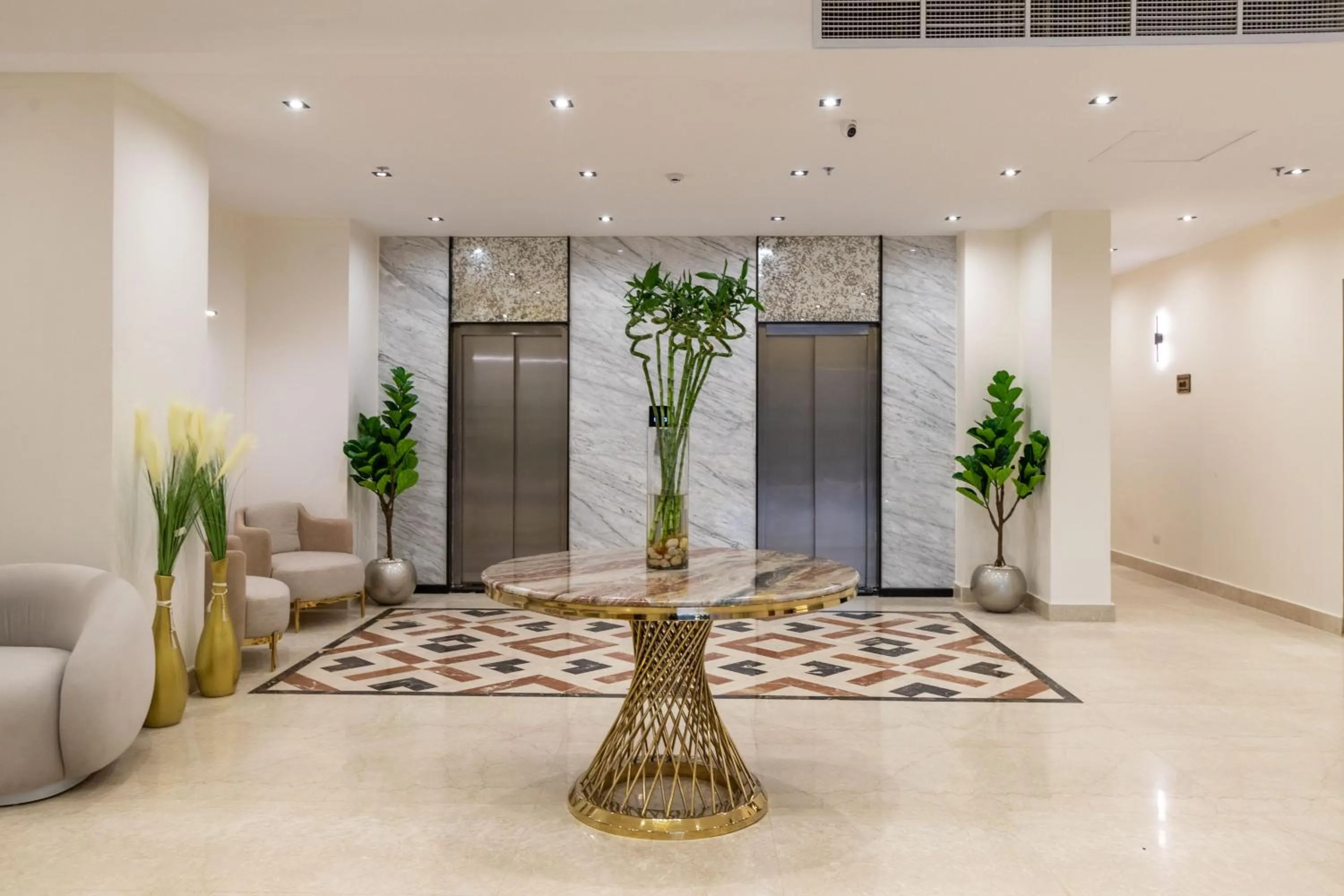 elevator in Mazar Pyramids Hotel