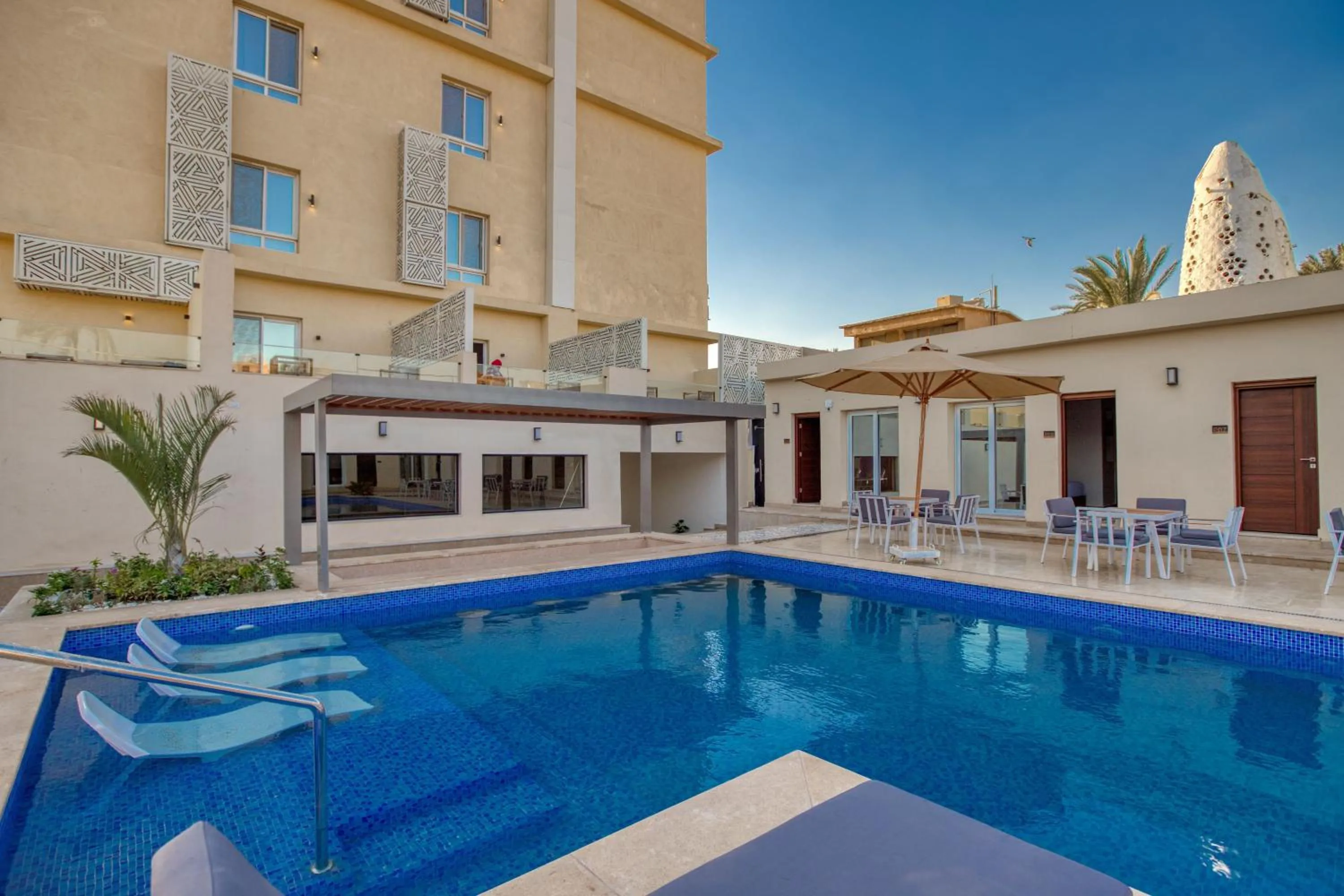 Swimming pool in Mazar Pyramids Hotel