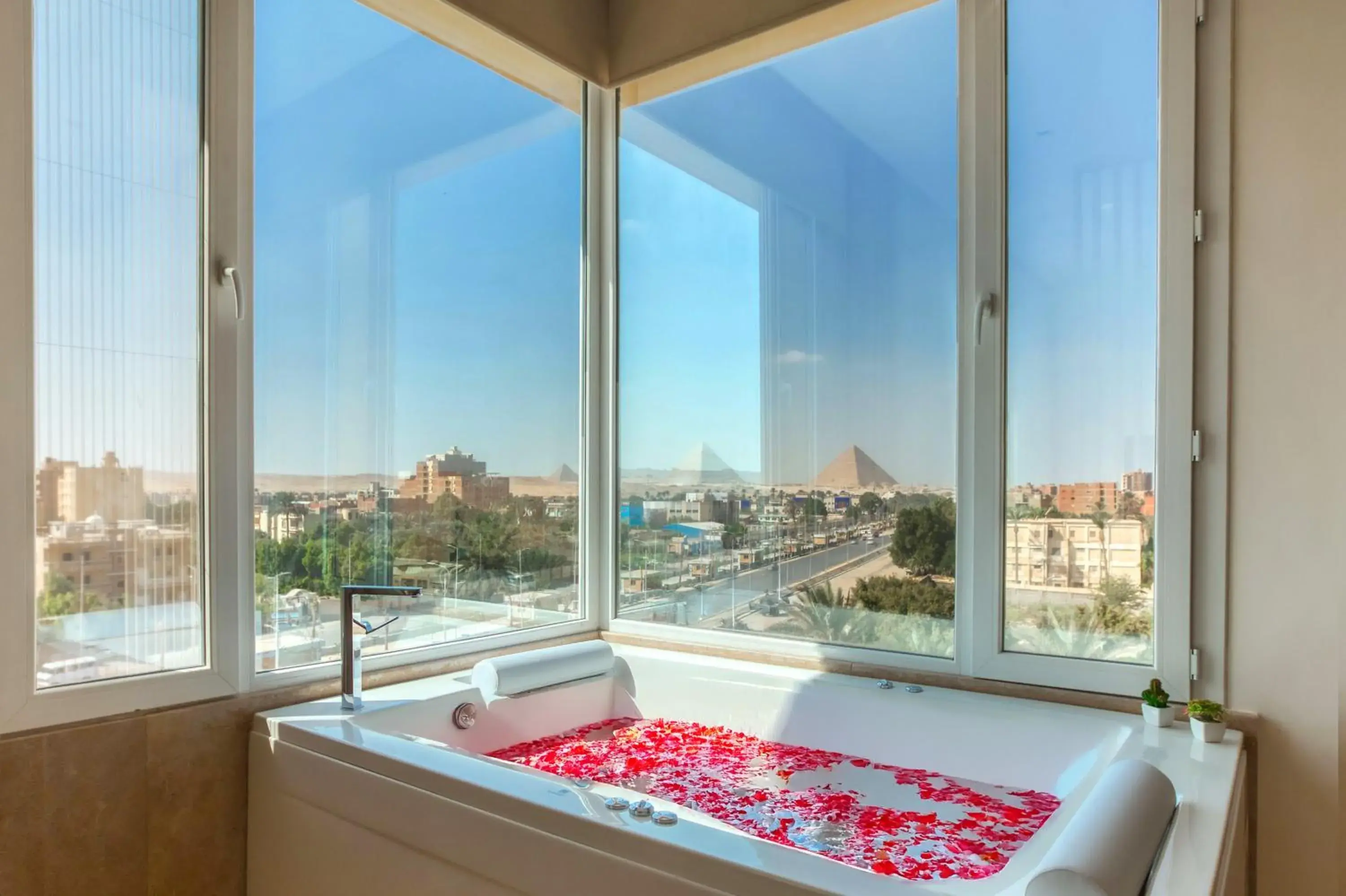 Executive Suite with Pyramids View in Mazar Pyramids Hotel Executive Suite with Pyramids View in Mazar Pyramids Hotel