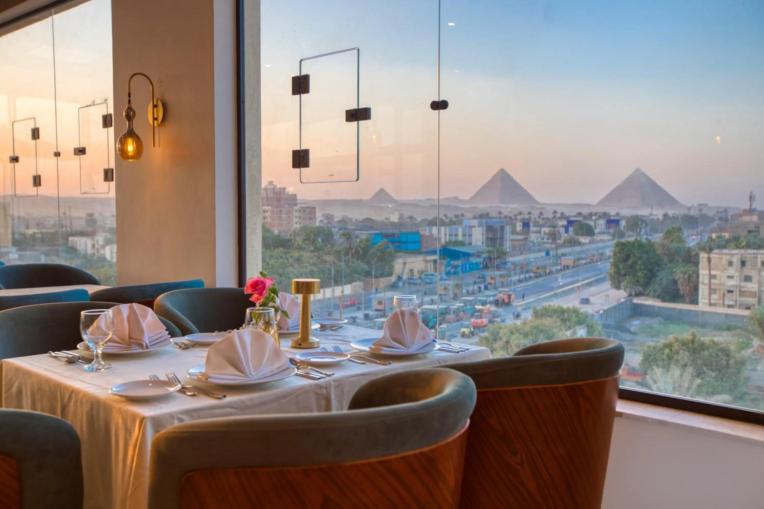 Restaurant/places to eat in Mazar Pyramids Hotel